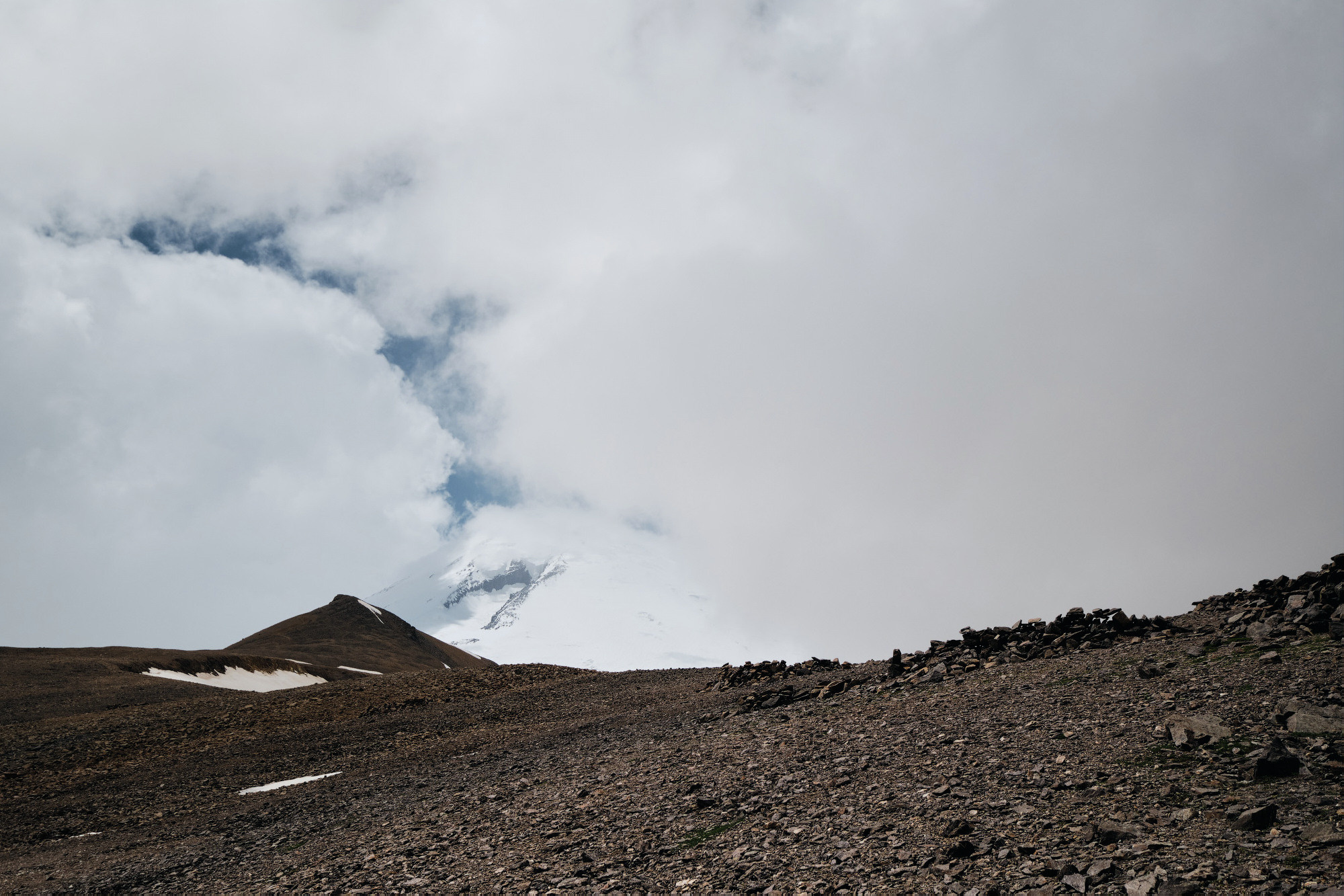 Эльбрус с востока. Июнь 2019 года. Репортажный фотограф Дмитрий Литвинский. Минск, Беларусь, мир