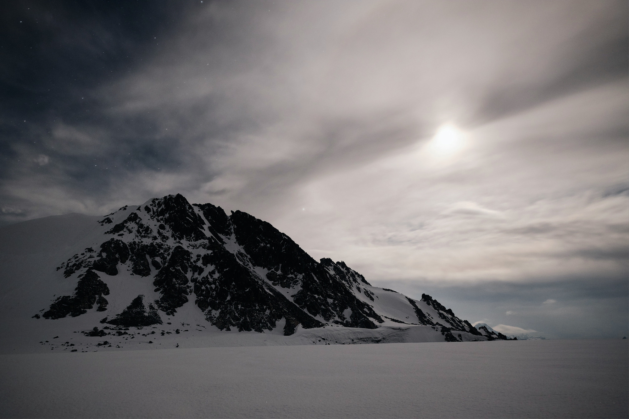 Эльбрус с востока. Июнь 2019 года. Репортажный фотограф Дмитрий Литвинский. Минск, Беларусь, мир