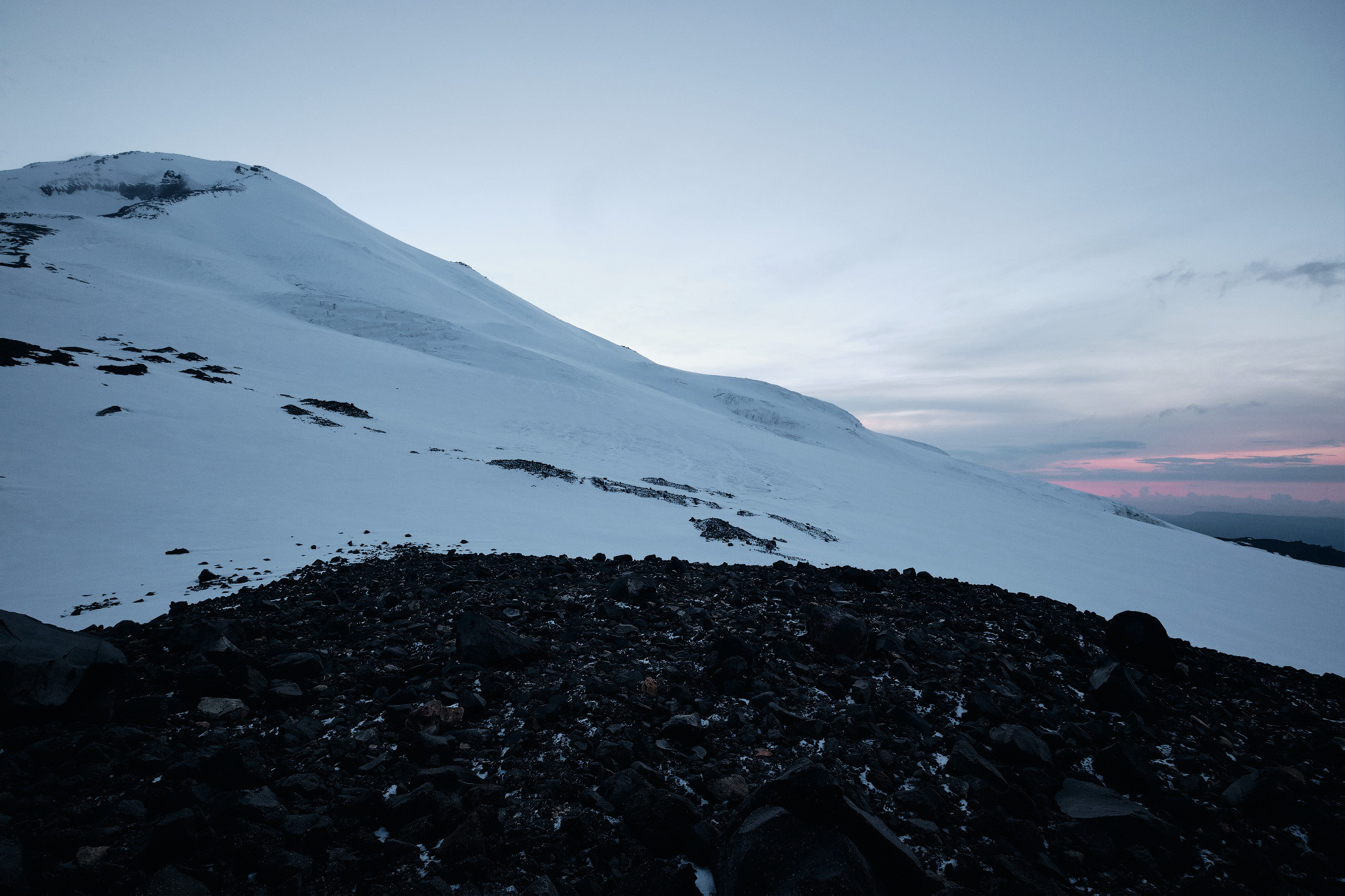 Эльбрус с востока. Июнь 2019 года. Репортажный фотограф Дмитрий Литвинский. Минск, Беларусь, мир