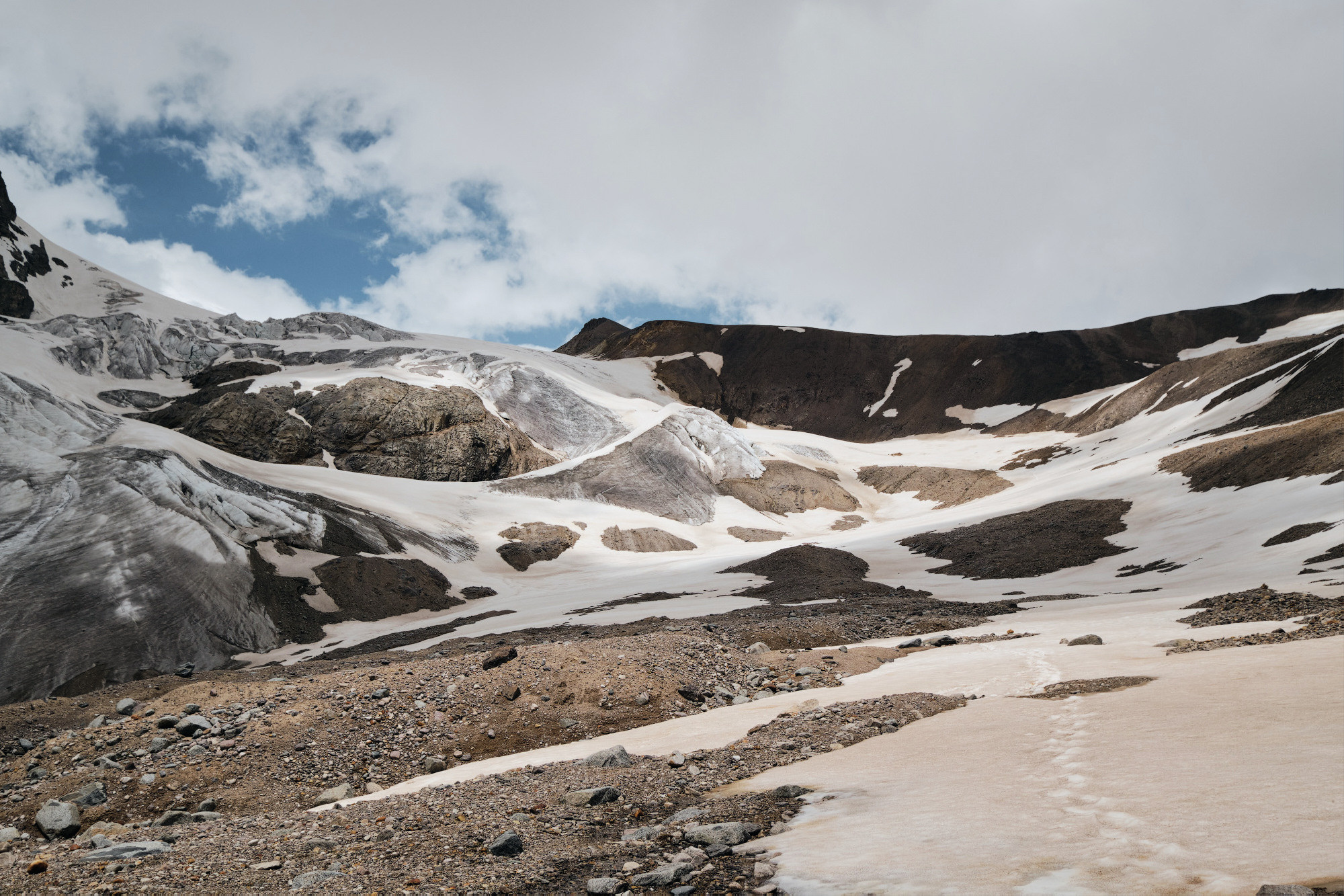 Эльбрус с востока. Июнь 2019 года. Репортажный фотограф Дмитрий Литвинский. Минск, Беларусь, мир