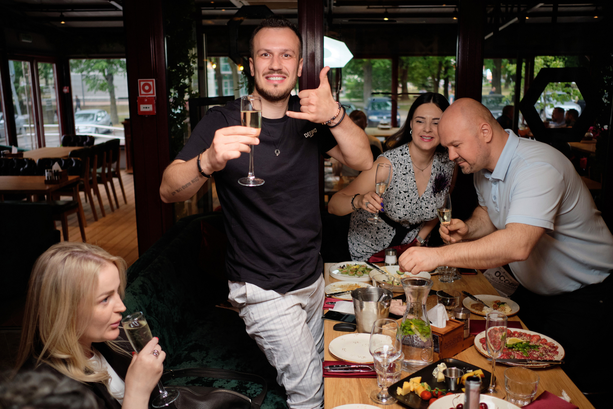 День рождения Александра в гастропабе Особняк. Репортажный фотограф Дмитрий Литвинский. Минск, Беларусь, мир