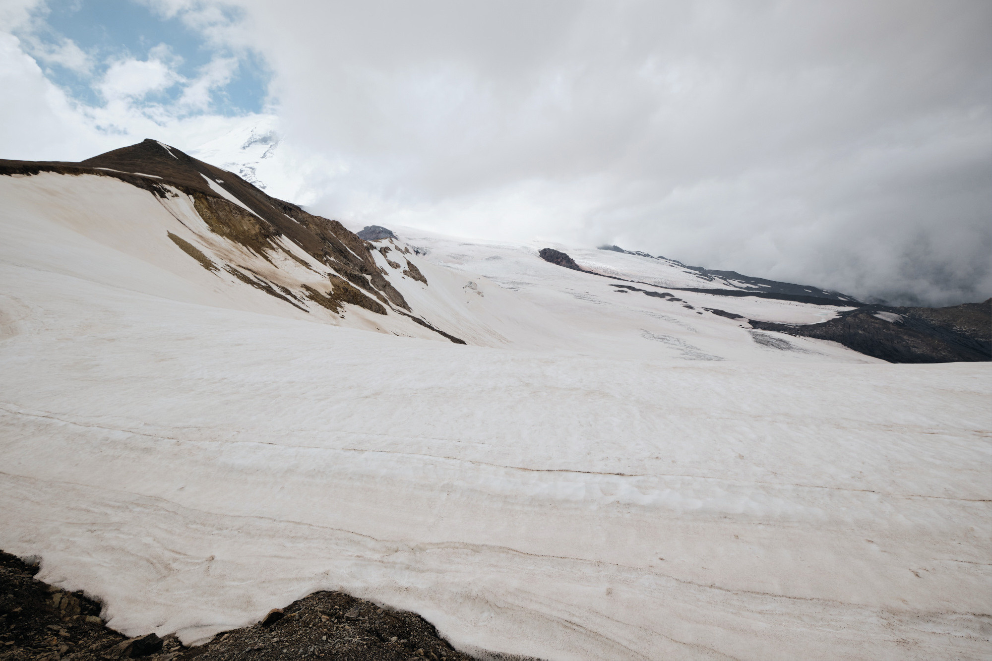Эльбрус с востока. Июнь 2019 года. Репортажный фотограф Дмитрий Литвинский. Минск, Беларусь, мир