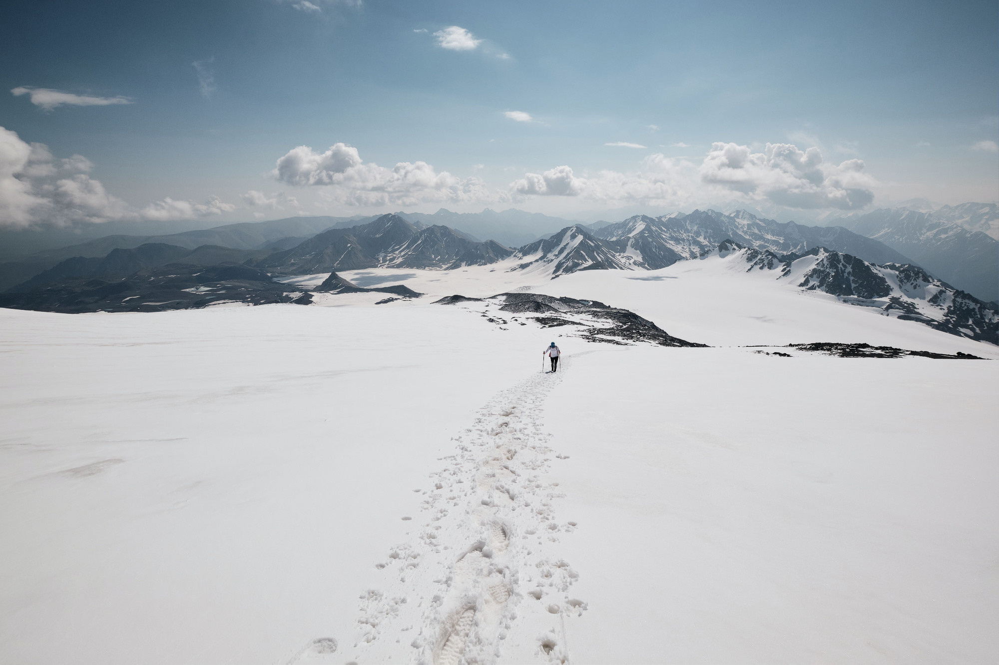 Эльбрус с востока. Июнь 2019 года. Репортажный фотограф Дмитрий Литвинский. Минск, Беларусь, мир