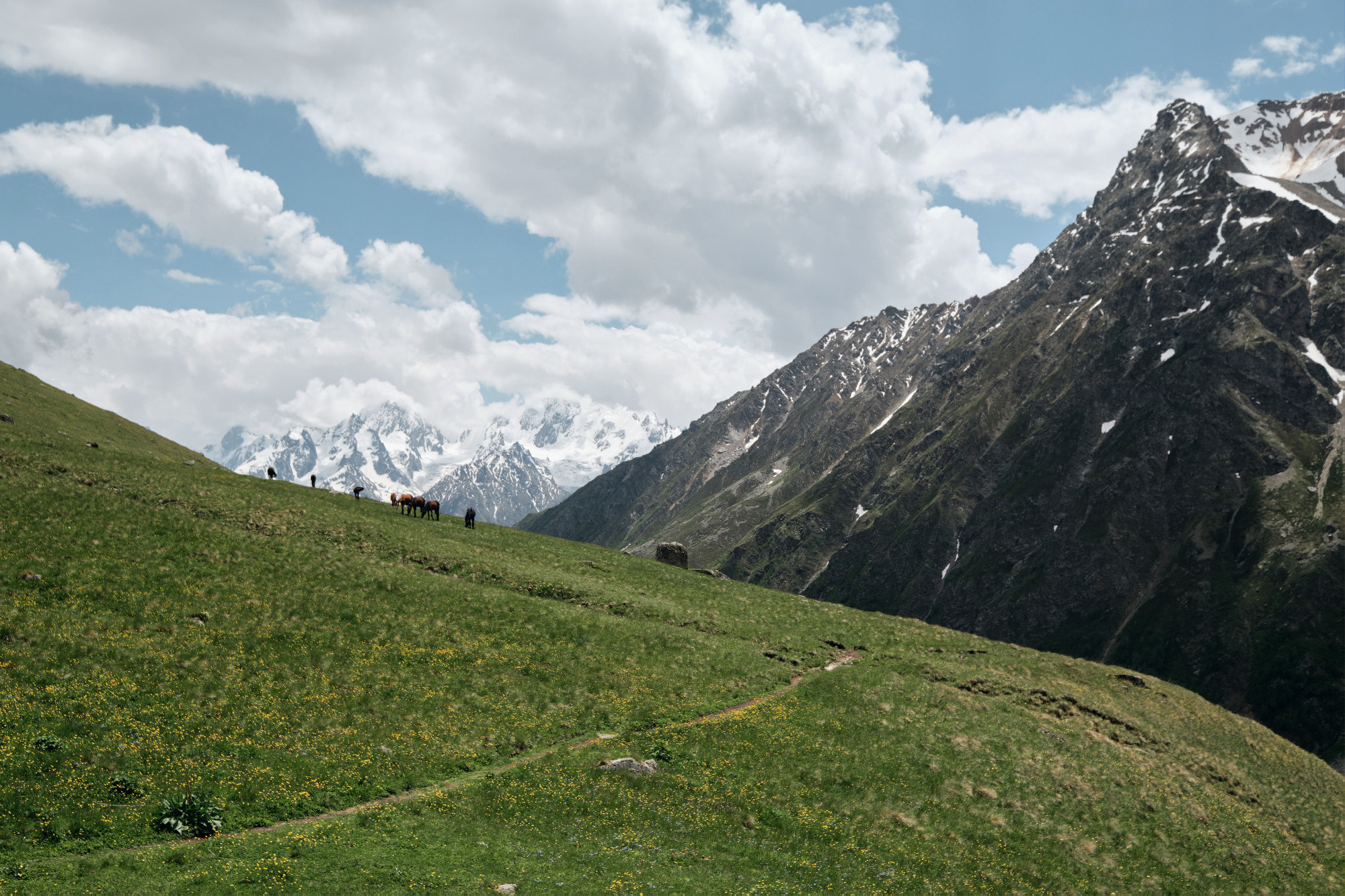 Эльбрус с востока. Июнь 2019 года. Репортажный фотограф Дмитрий Литвинский. Минск, Беларусь, мир