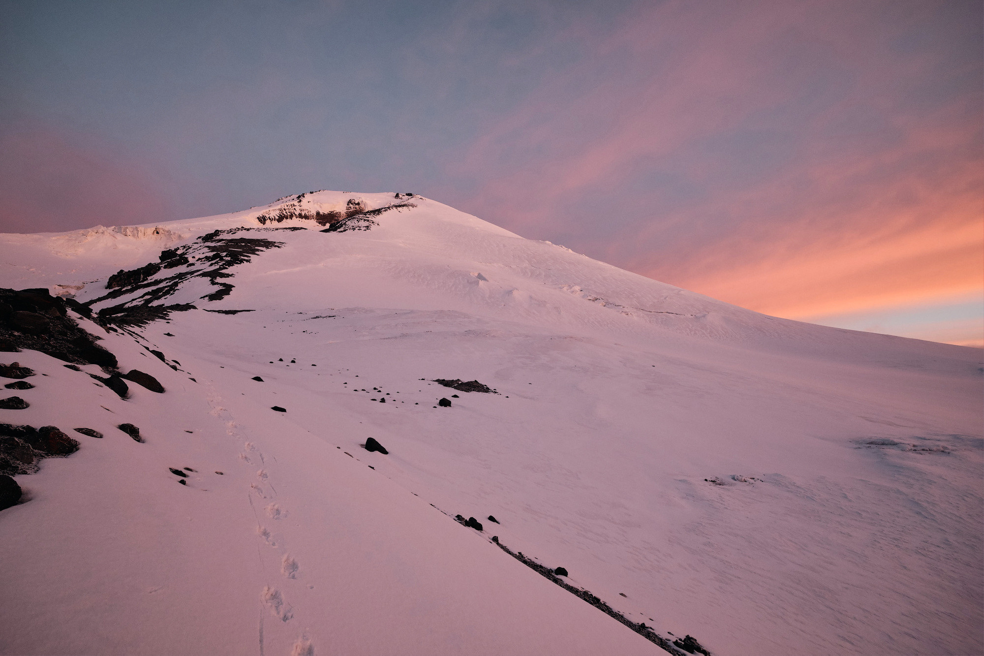 Эльбрус с востока. Июнь 2019 года. Репортажный фотограф Дмитрий Литвинский. Минск, Беларусь, мир