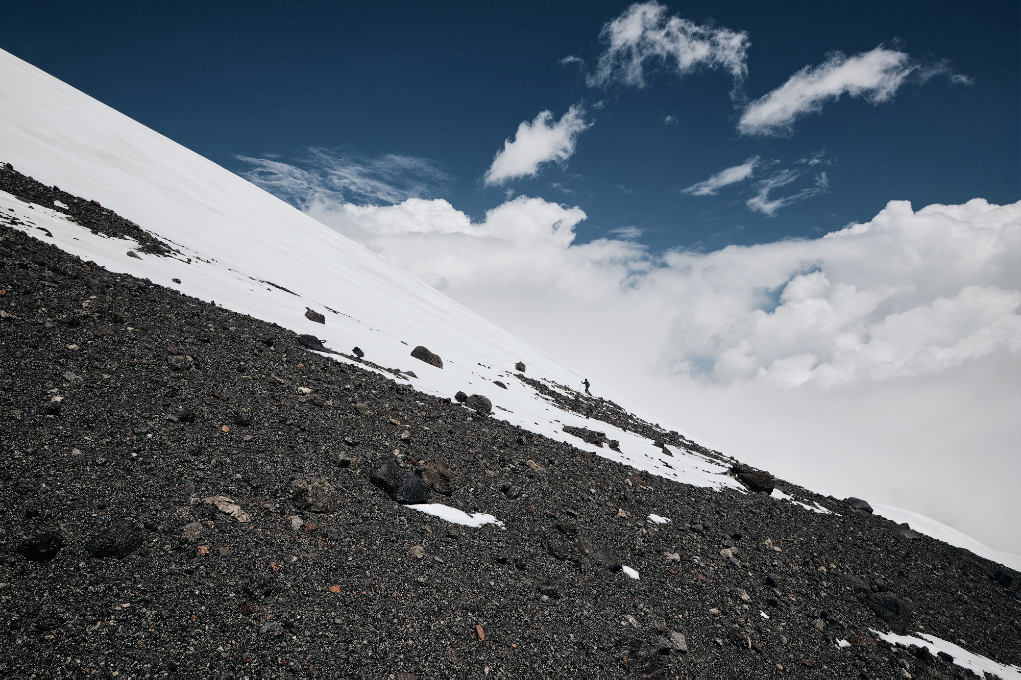 Эльбрус с востока. Июнь 2019 года. Репортажный фотограф Дмитрий Литвинский. Минск, Беларусь, мир
