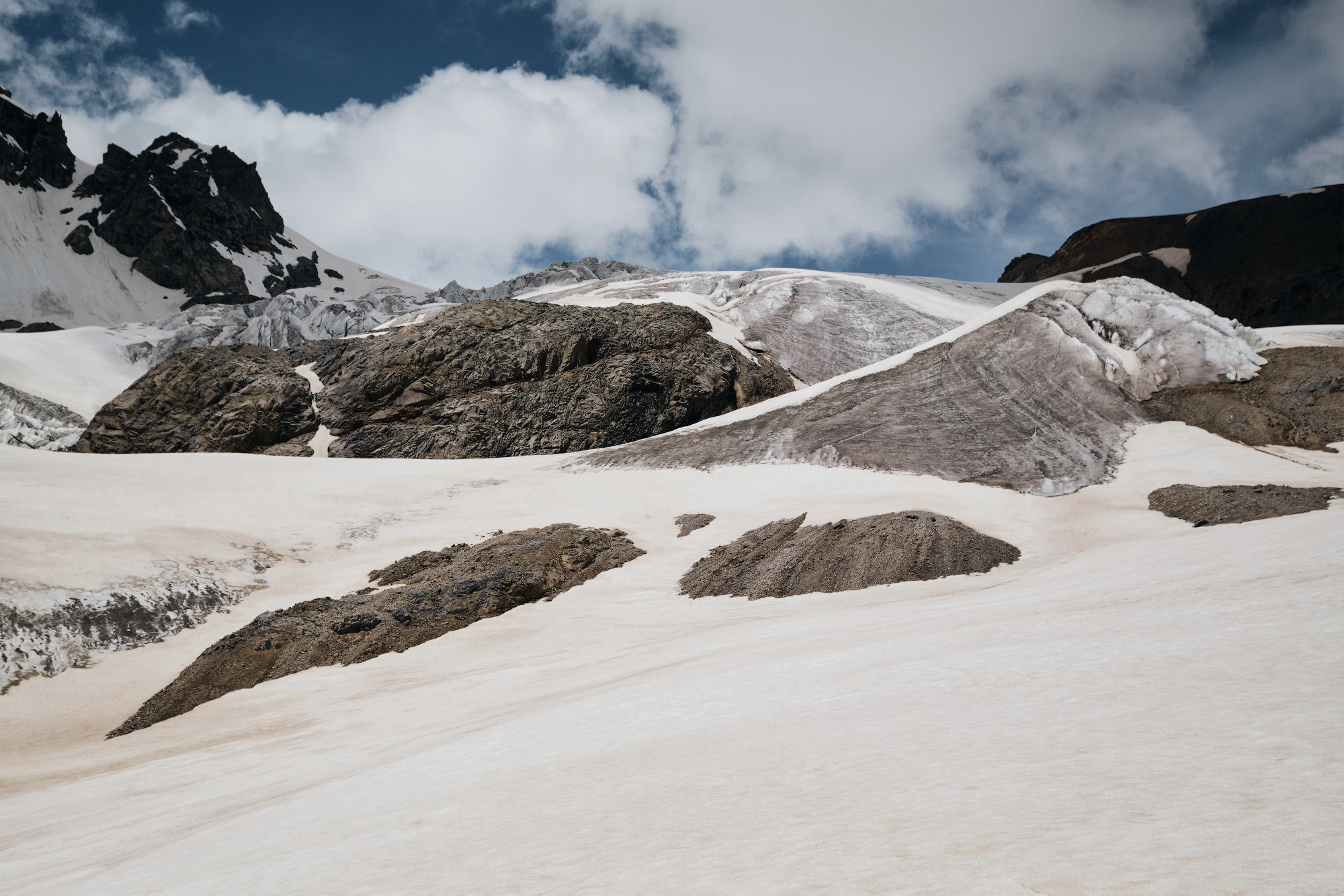 Эльбрус с востока. Июнь 2019 года. Репортажный фотограф Дмитрий Литвинский. Минск, Беларусь, мир