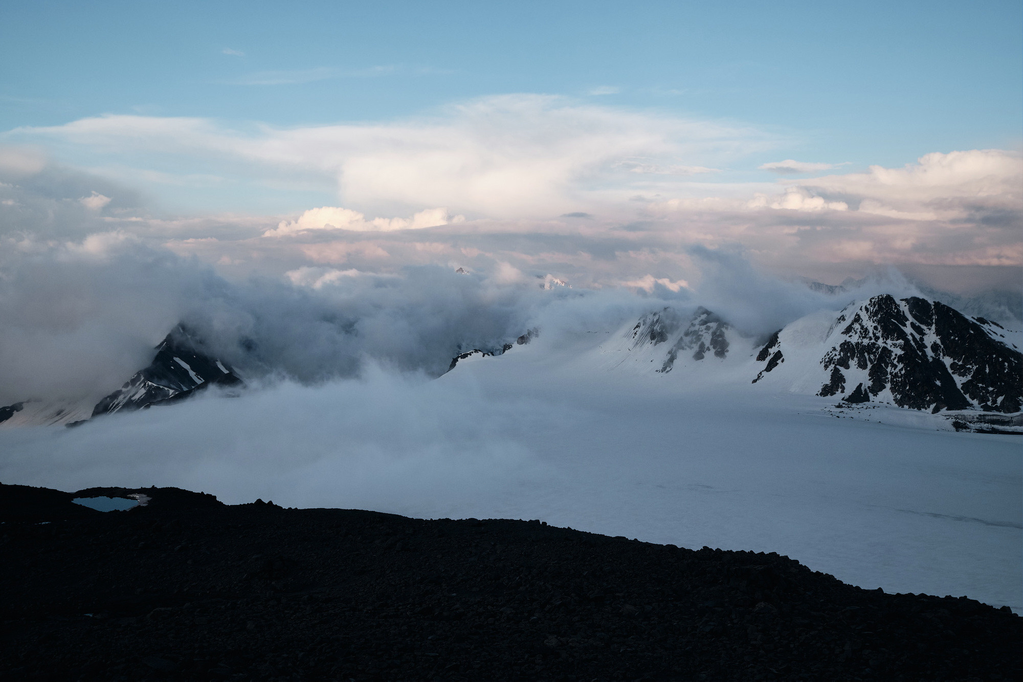 Эльбрус с востока. Июнь 2019 года. Репортажный фотограф Дмитрий Литвинский. Минск, Беларусь, мир