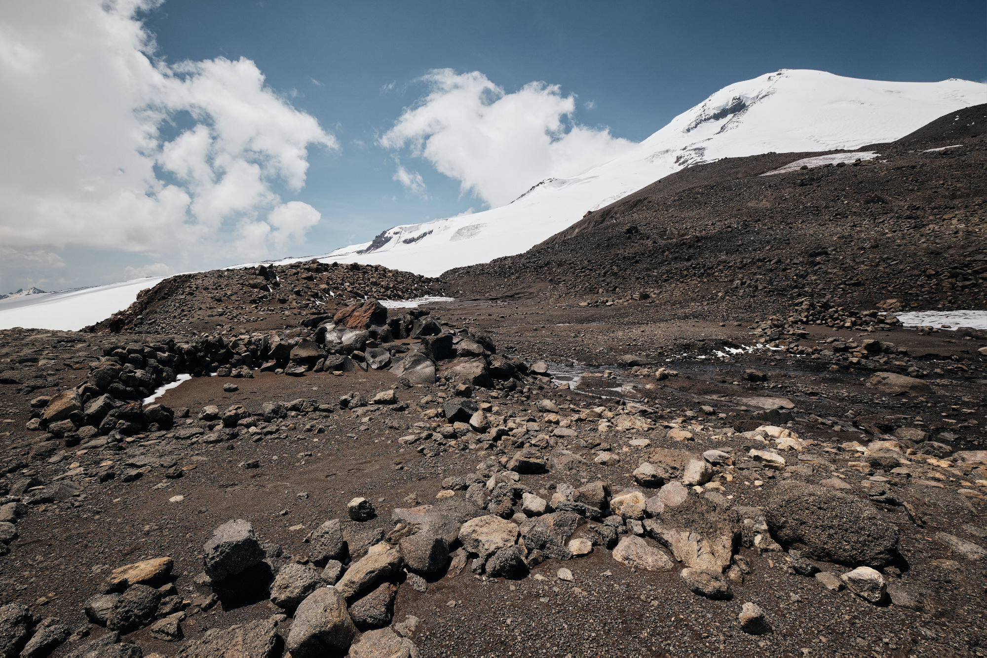 Эльбрус с востока. Июнь 2019 года. Репортажный фотограф Дмитрий Литвинский. Минск, Беларусь, мир