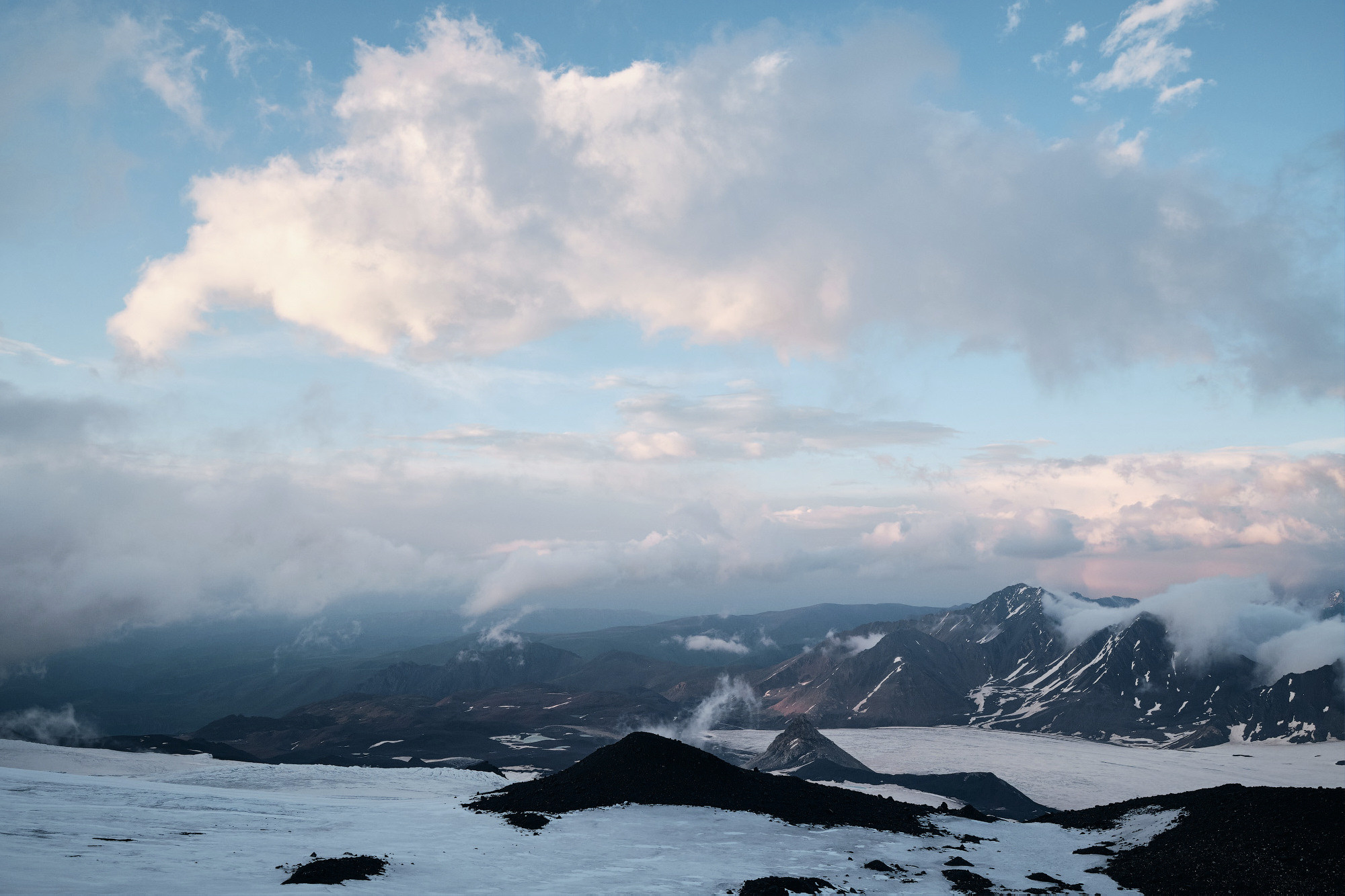 Эльбрус с востока. Июнь 2019 года. Репортажный фотограф Дмитрий Литвинский. Минск, Беларусь, мир