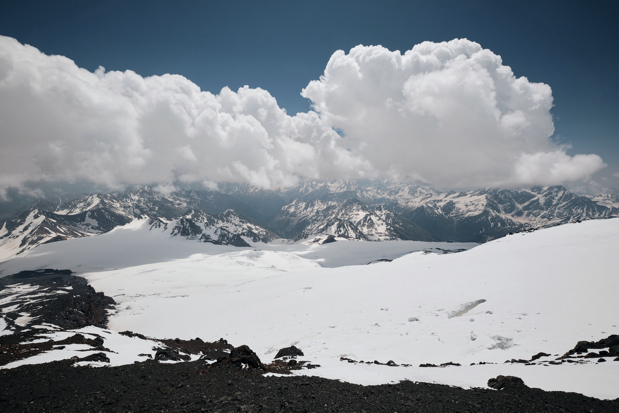 Эльбрус с востока. Июнь 2019 года. Репортажный фотограф Дмитрий Литвинский. Минск, Беларусь, мир
