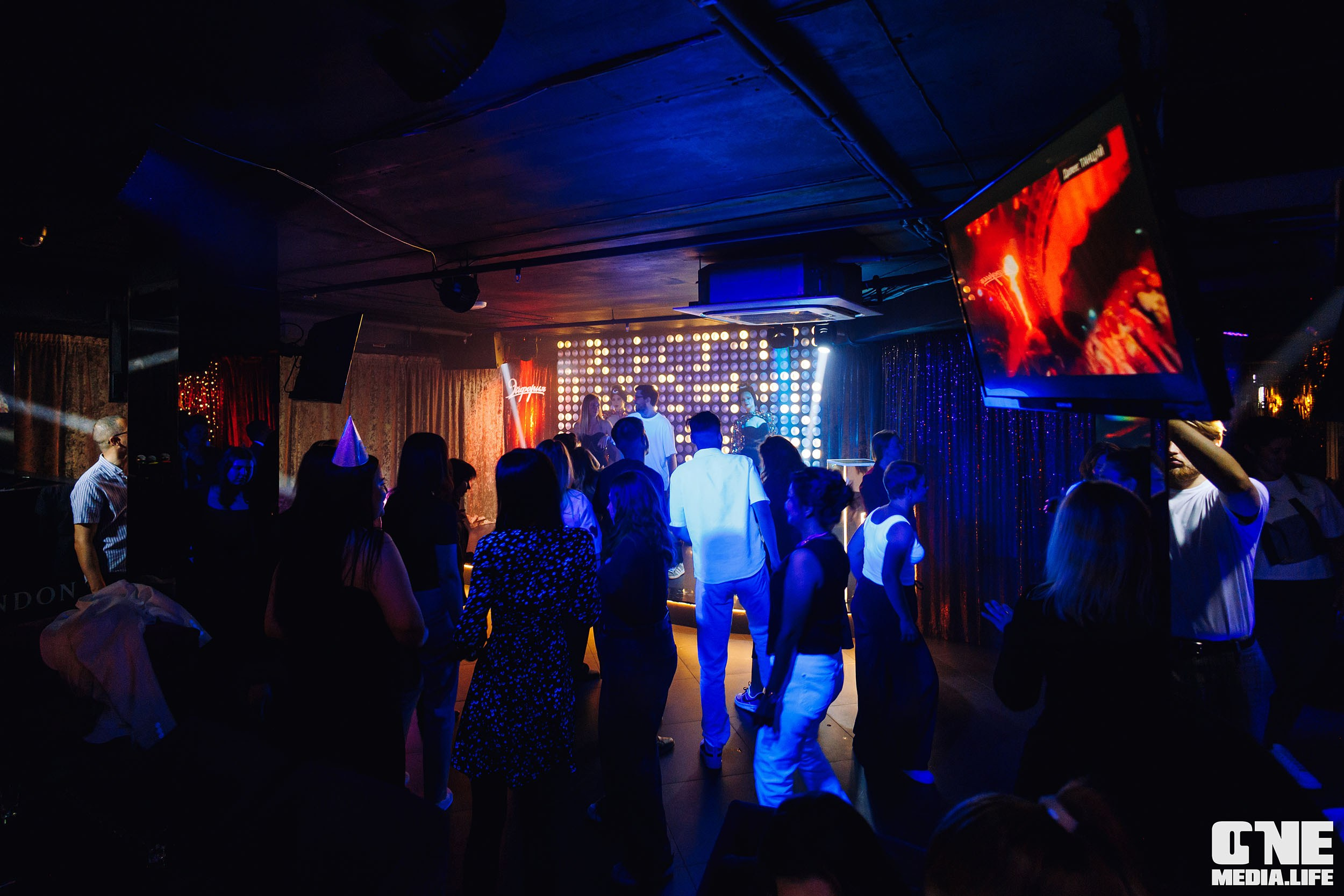 Фоторепортаж из караоке-клуба Эйфория. One Media Life: фоторепортажи, фотоотчеты с мероприятий и заведений
