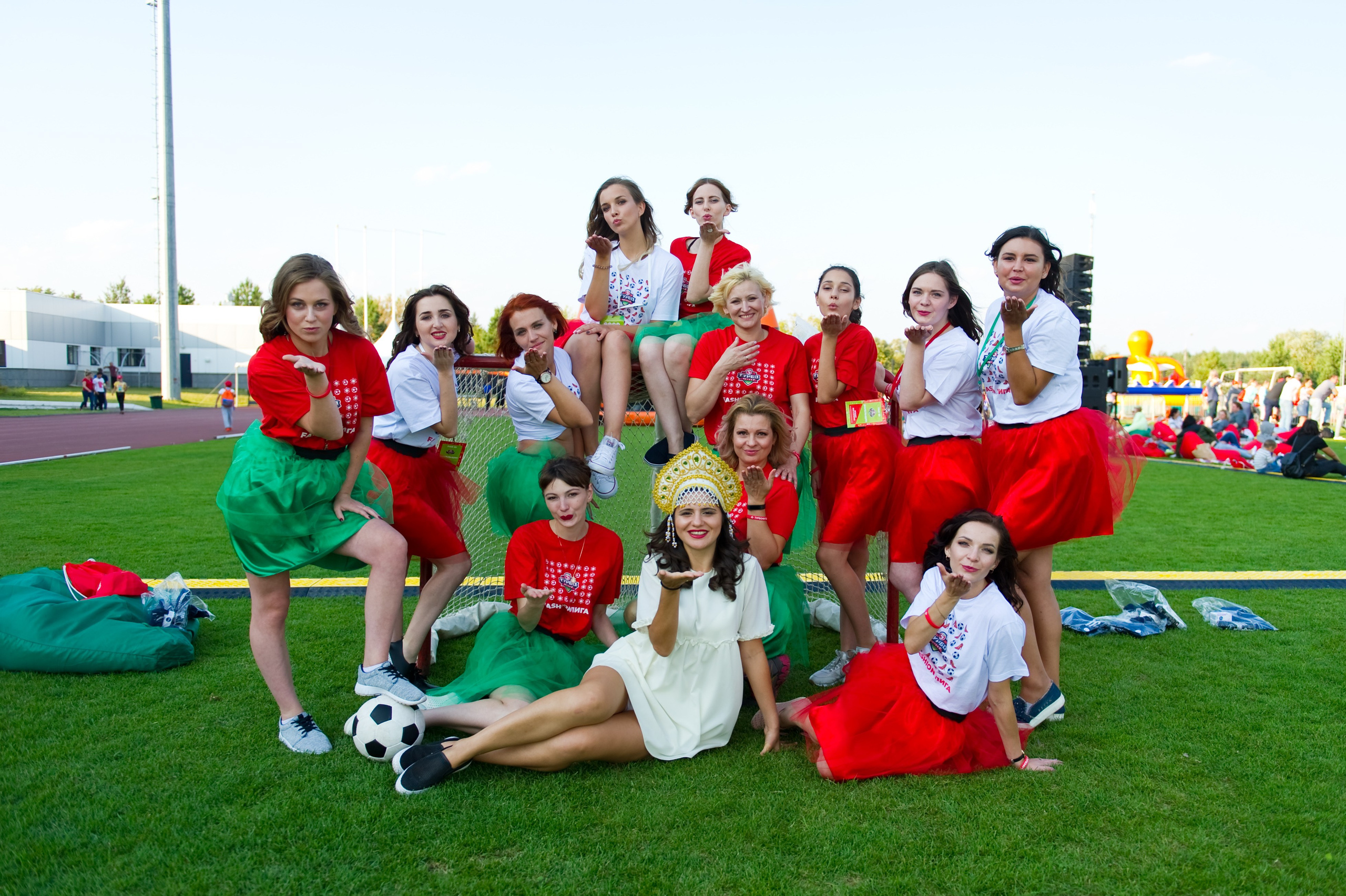 Турбофутбол (корпоративное соревнование «Пятерочки»). Репортажный фотограф и видеограф Слава Думчев. Тимбилдинги, отчетники, корпоративы