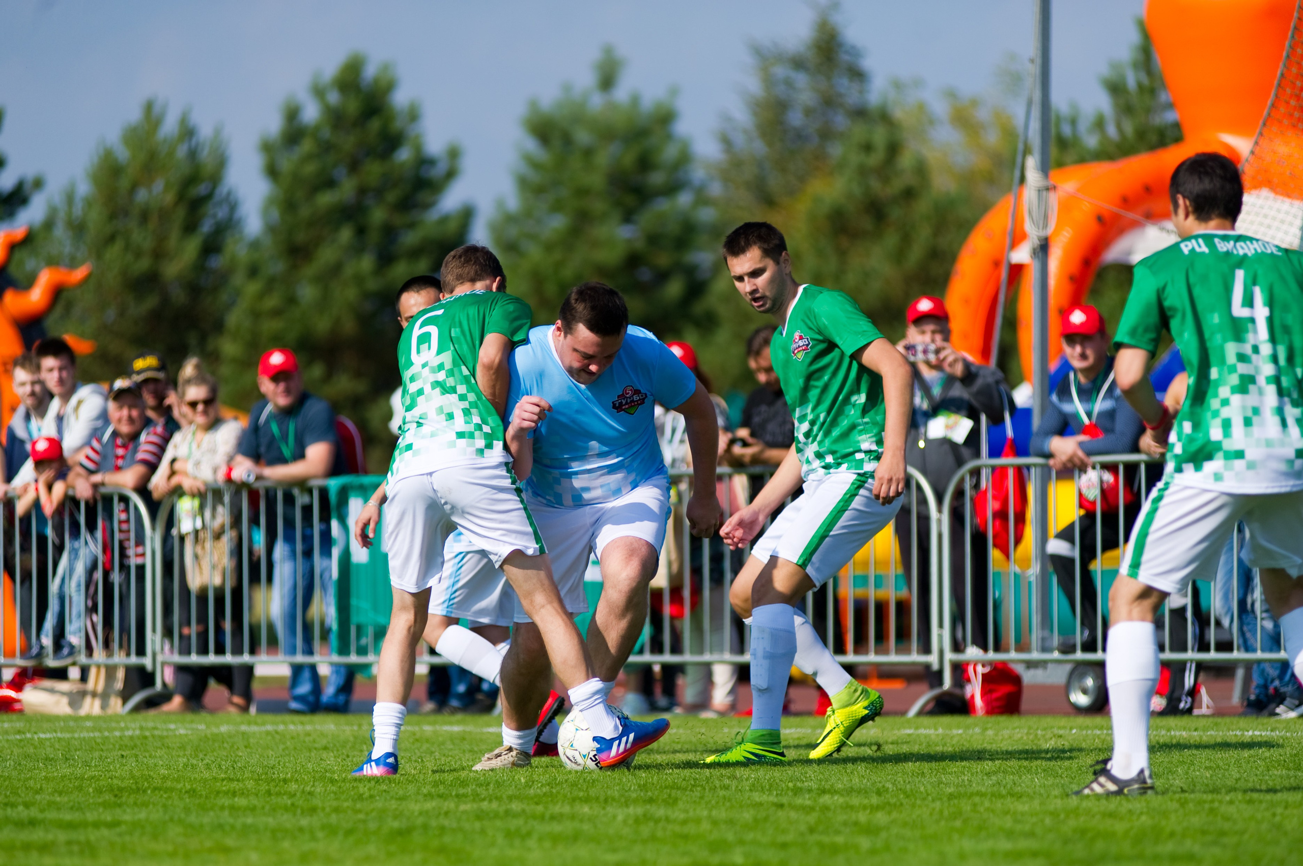 Турбофутбол (корпоративное соревнование «Пятерочки»). Репортажный фотограф и видеограф Слава Думчев. Тимбилдинги, отчетники, корпоративы