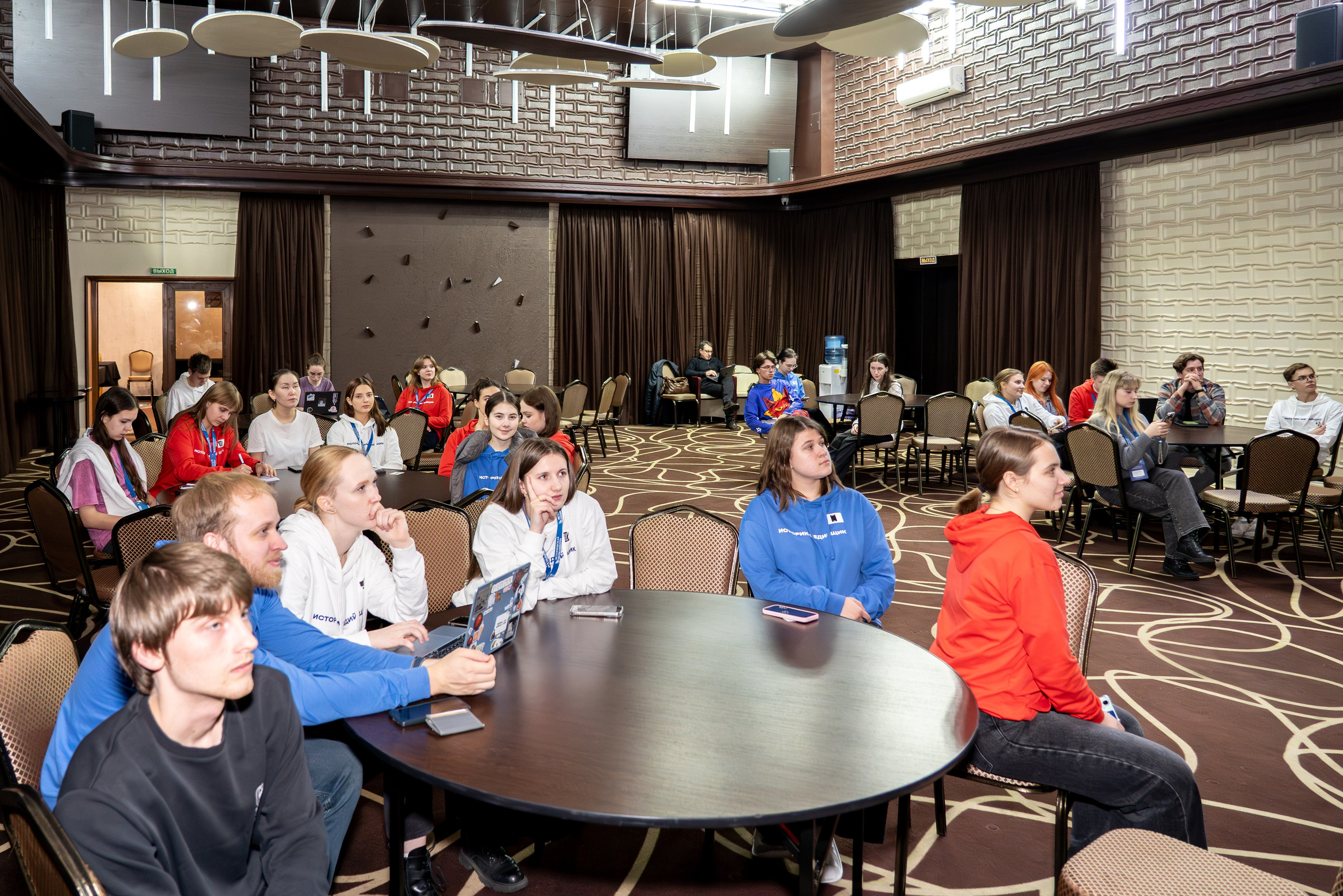 Историческая медиашкола 2025 в Калининграде. Репортажный фотограф в Москве Легкая Софья