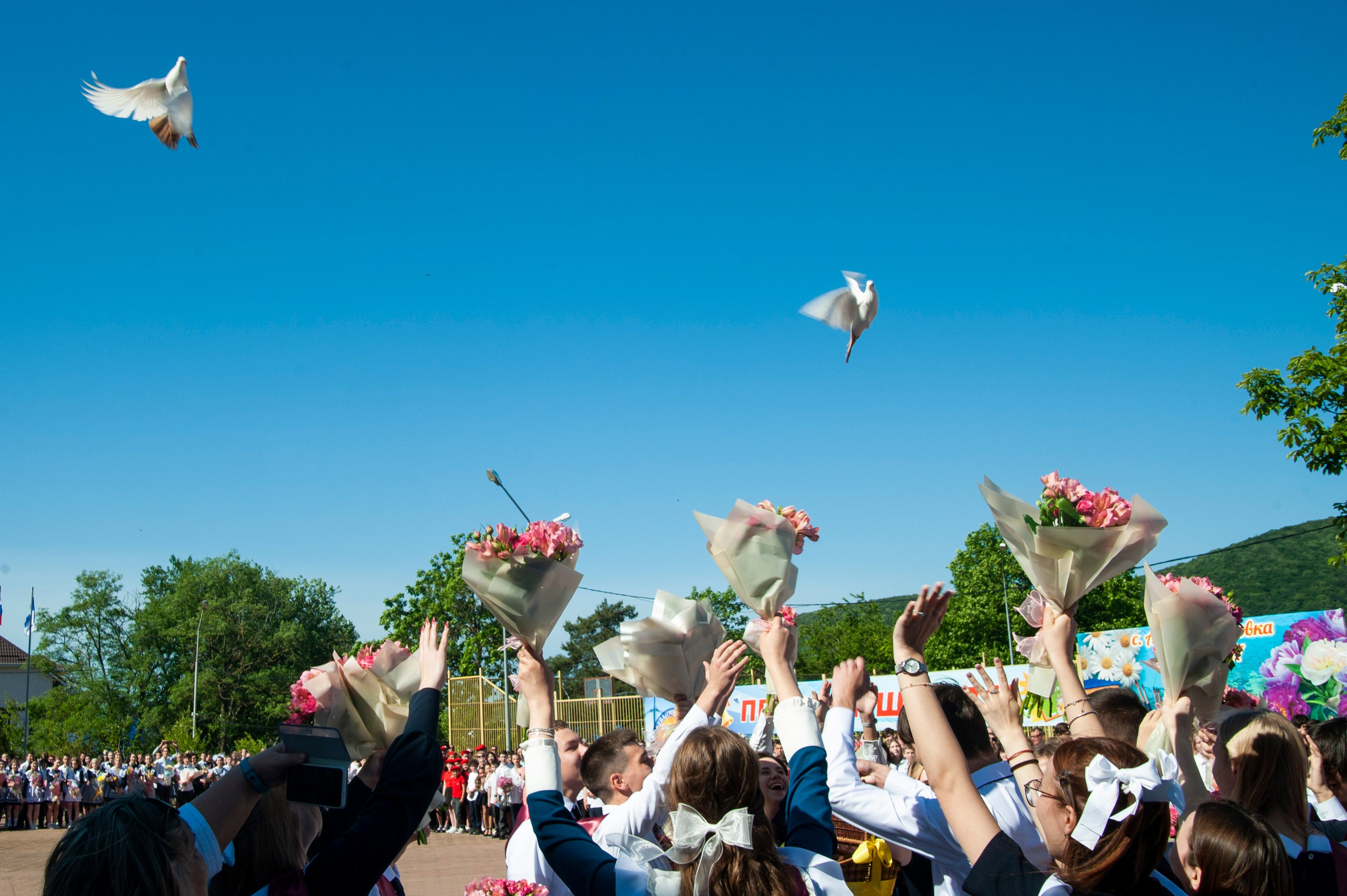 Последний Звонок МАОУ СОШ № 17 им. Эдуарда Есаяна — Архипо-Осиповка. Свадебный и семейный фотограф Денис Лукьянов в Краснодаре, Краснодарском крае и Республике Крым