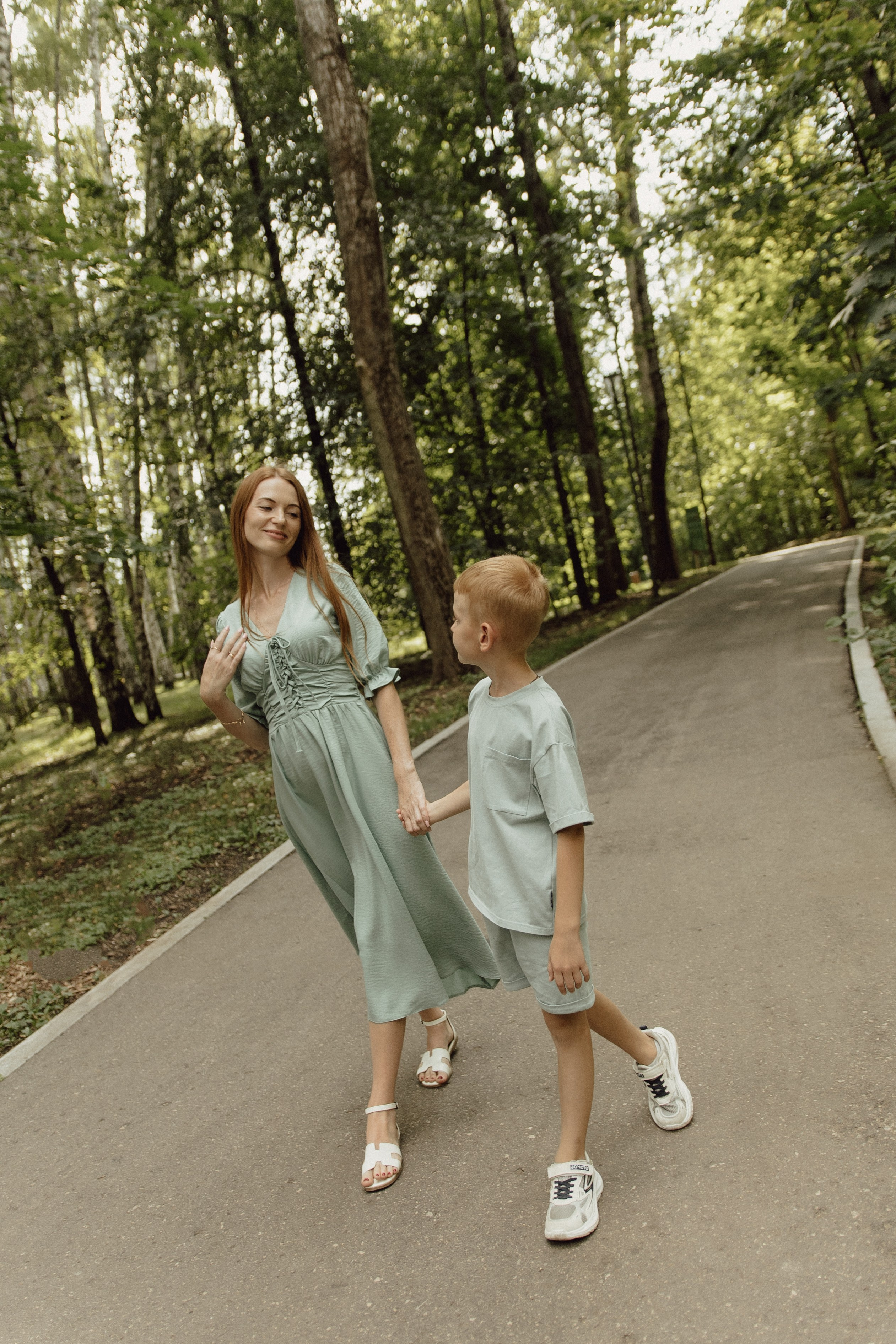 Семья Мельниковых в парке. Фотограф в Кирове и Кирово-Чепецке Валерия Шиляева