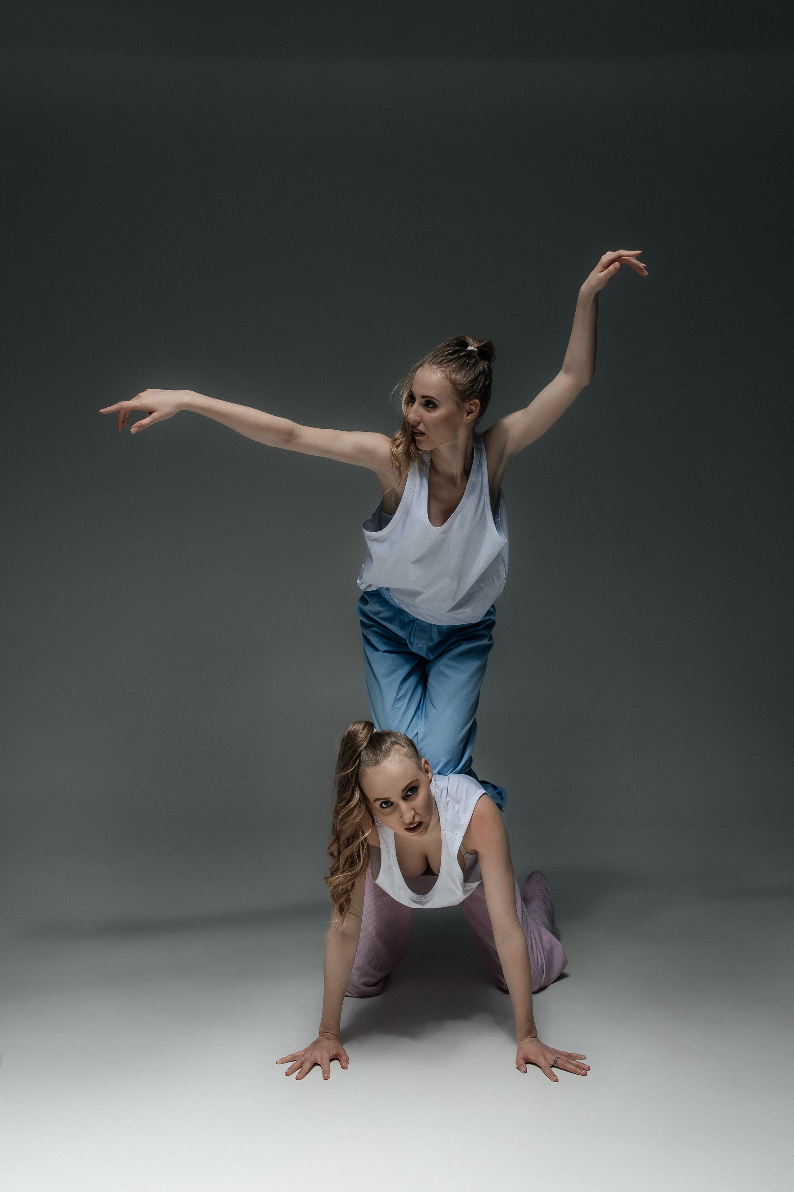 Вика и Настя