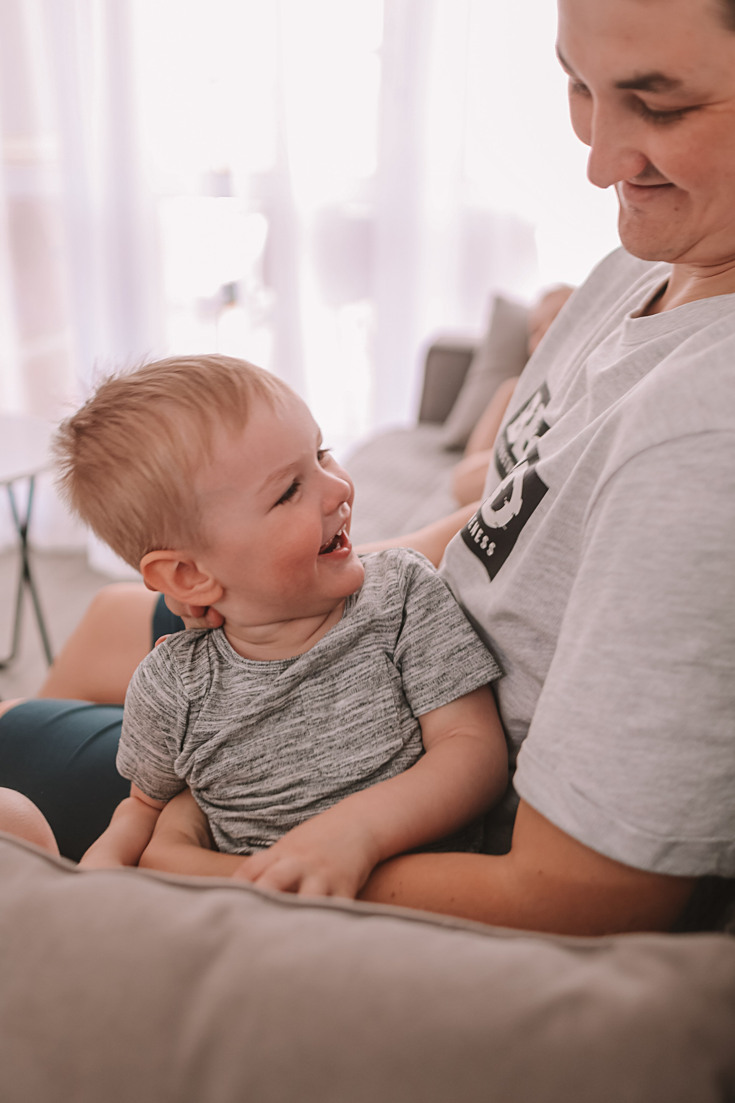 Семейная в домике (репортаж). Семейный фотограф Тюмень, фотограф на роды Салмина Мария