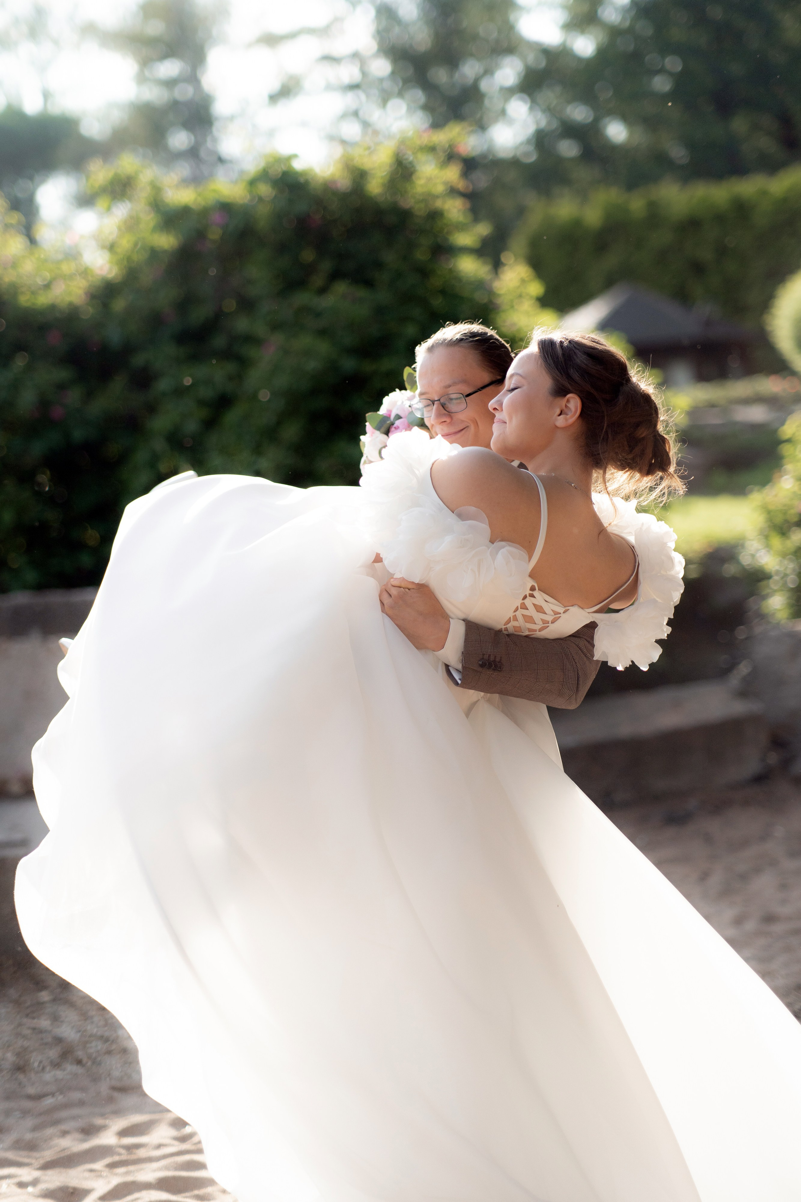 Красивые места для свадебной фотосессии летом в Санкт-Петербурге. Свадебный фотограф Александр Невский в Санкт-Петербурге