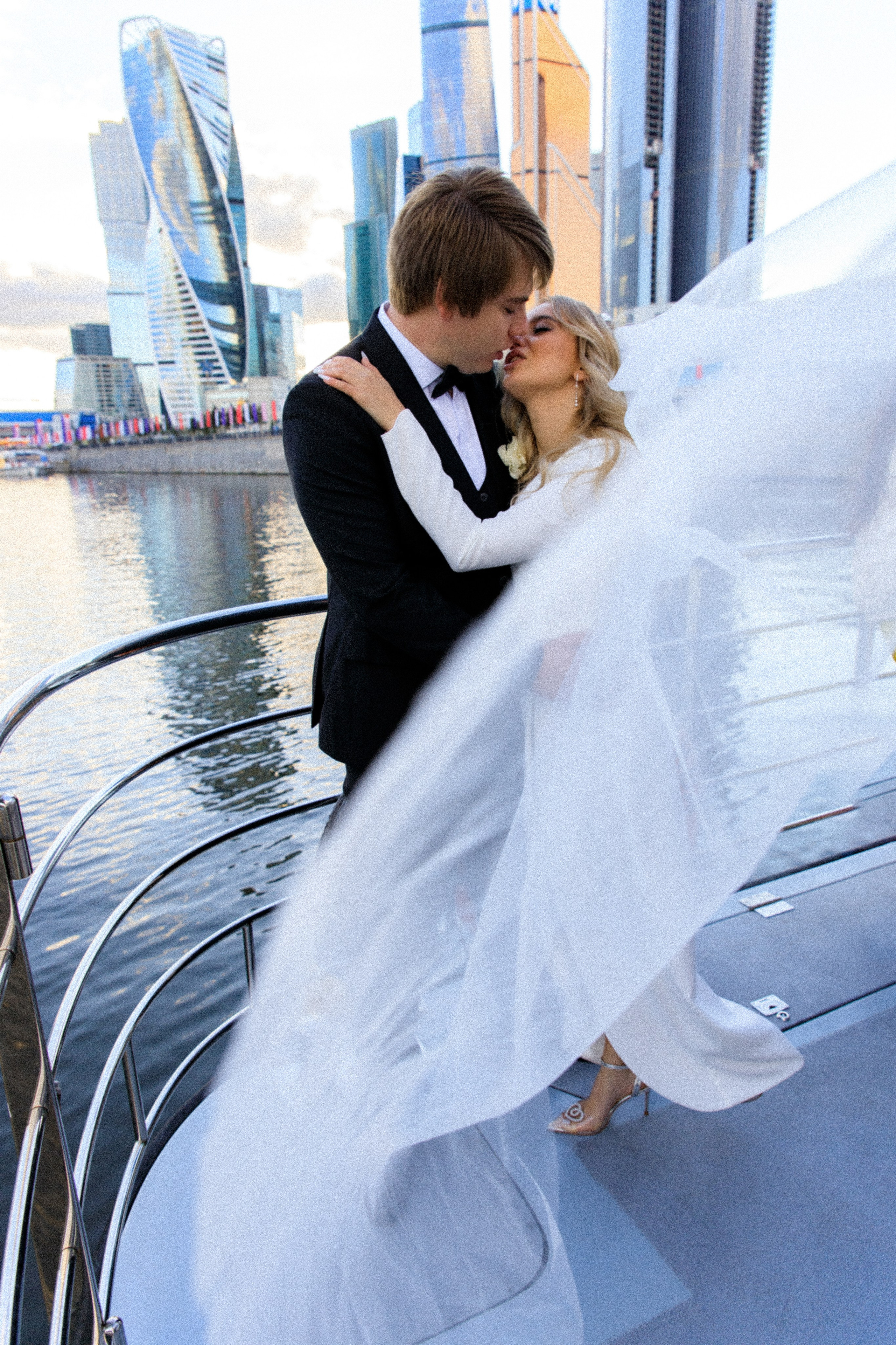 Церемония на катере. Свадебный фотограф Москва