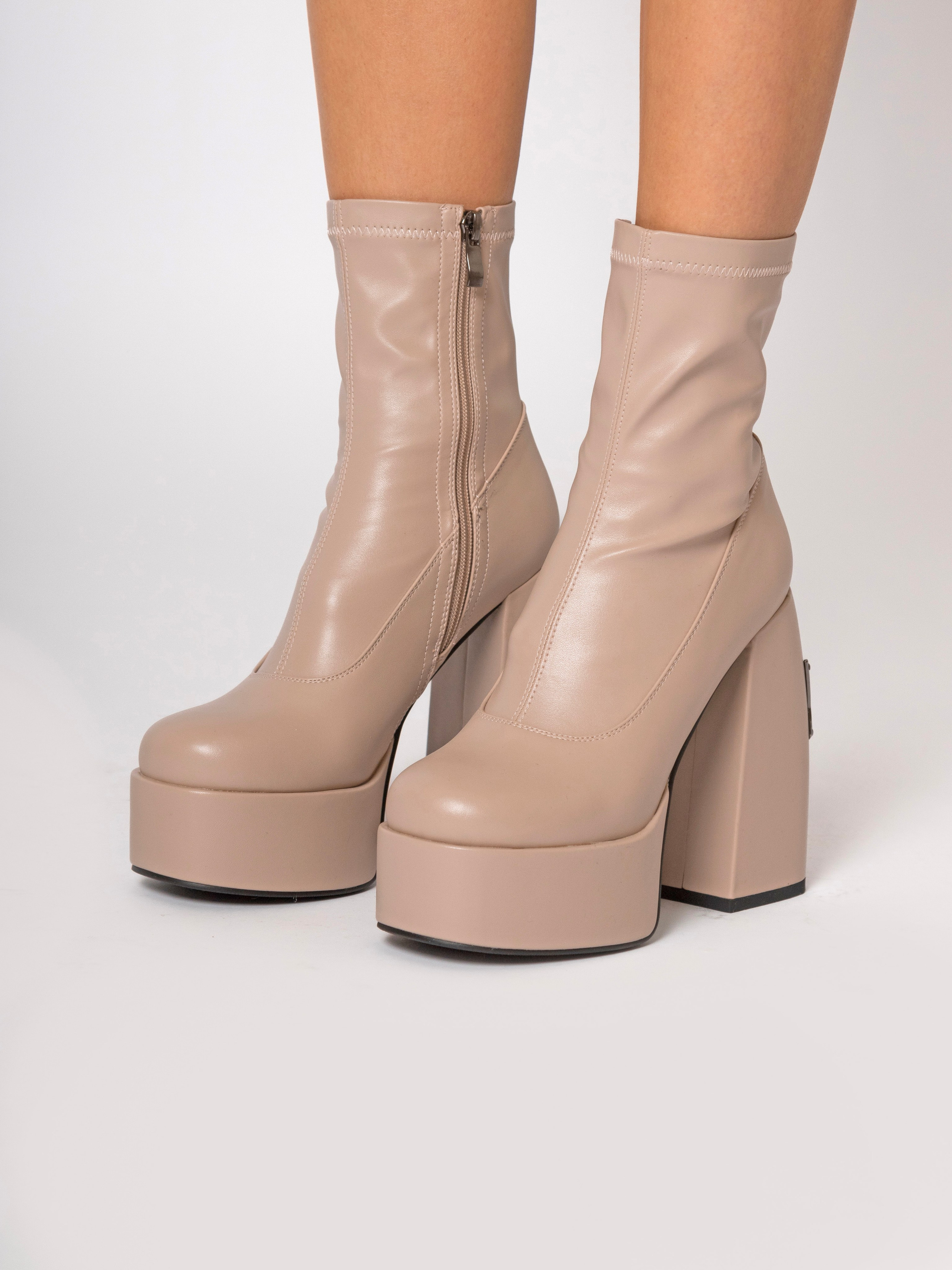 Обувь полусапожки. Фотостудия для Wildberries Ozon