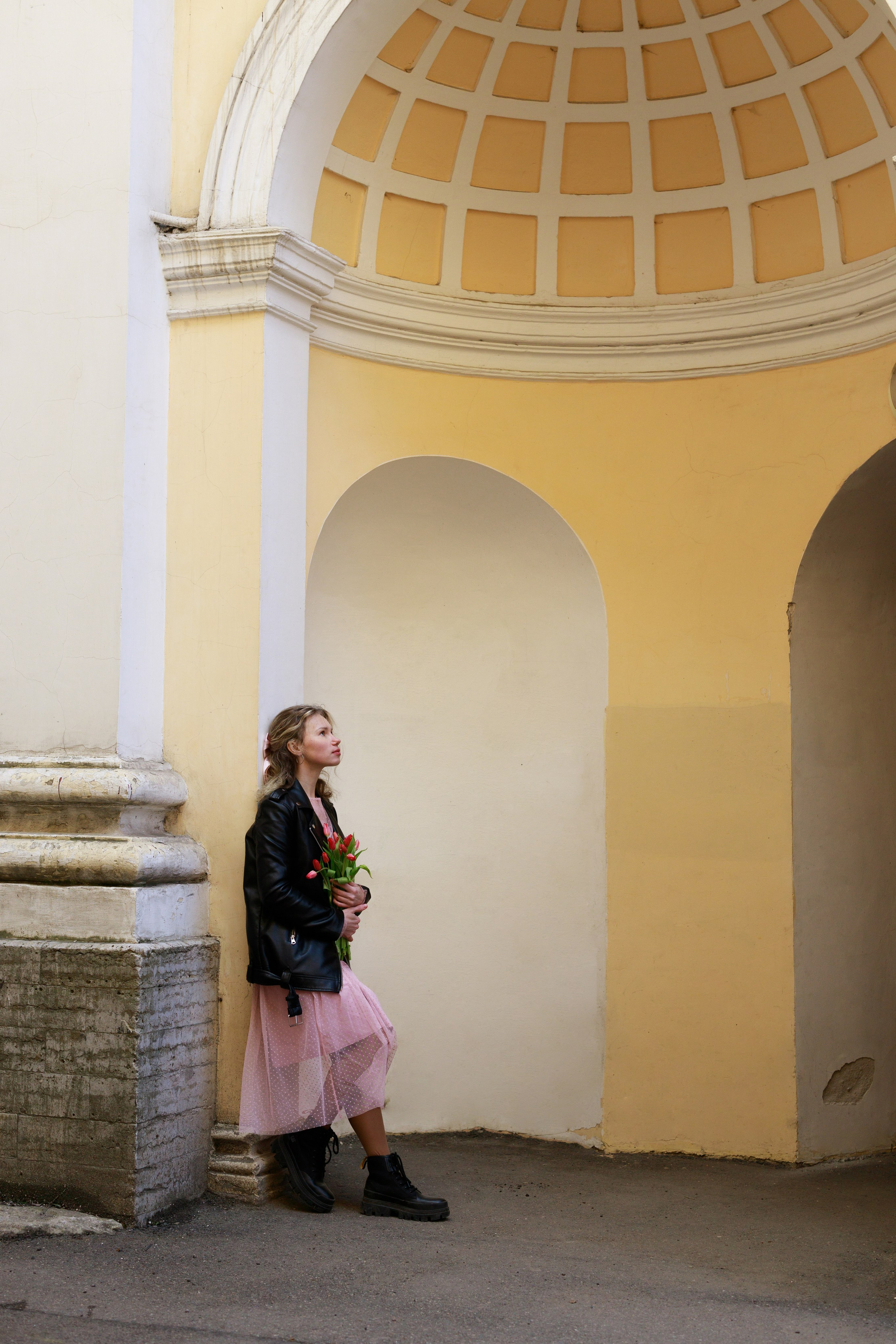 Фотопрогулка в городе с тюльпанами. Фотограф Санкт-Петербург Конюхова Мария