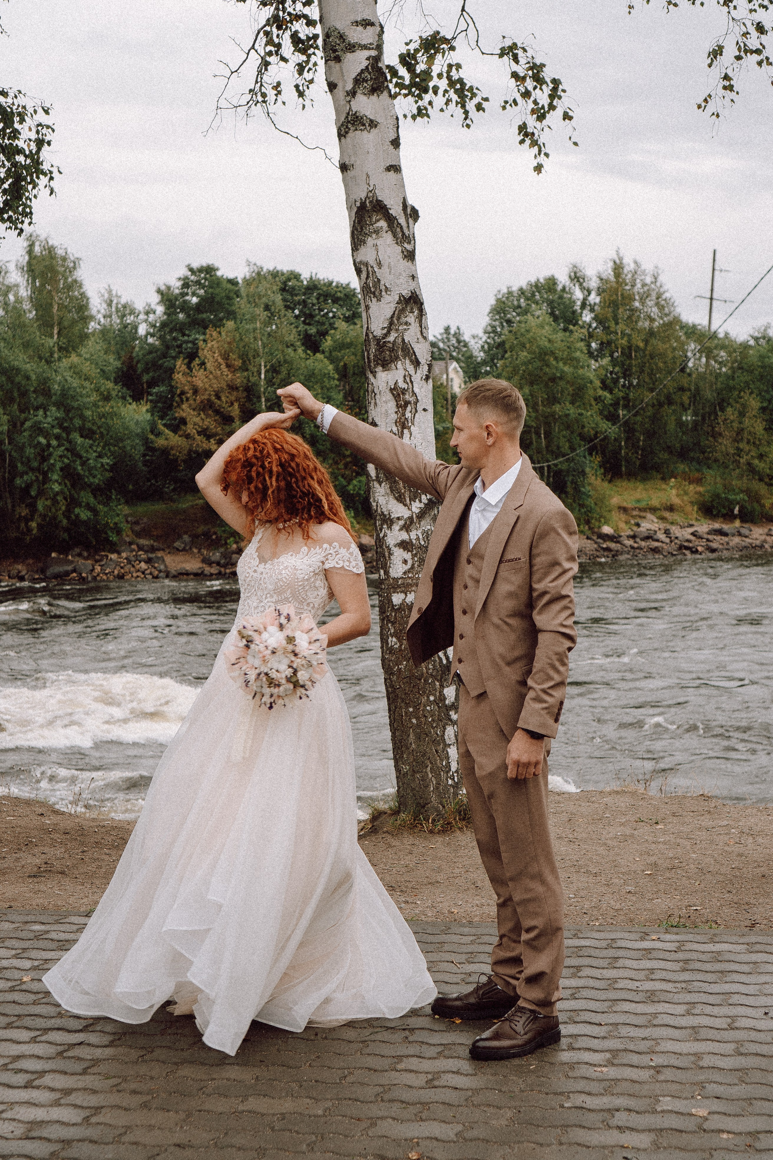СВАДЕБНАЯ ФОТОСЕССИИЯ ПАРЫ В ГОРОДЕ ПРИОЗЕРСК В СОСНОВОМ ЛЕСУ И С ПИКАПОМ. Профессиональный фотограф, Санкт-Петербург — Виктория Богомолова