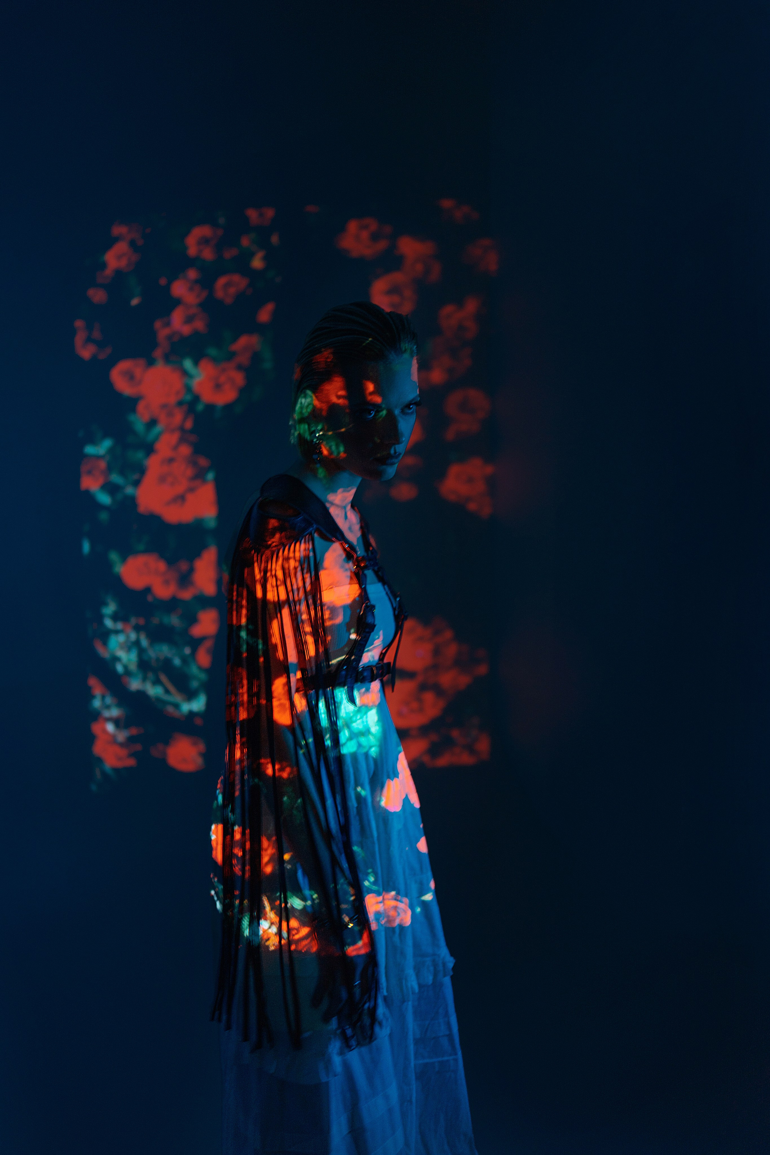 Студийная съемка с цветным светом. Главная