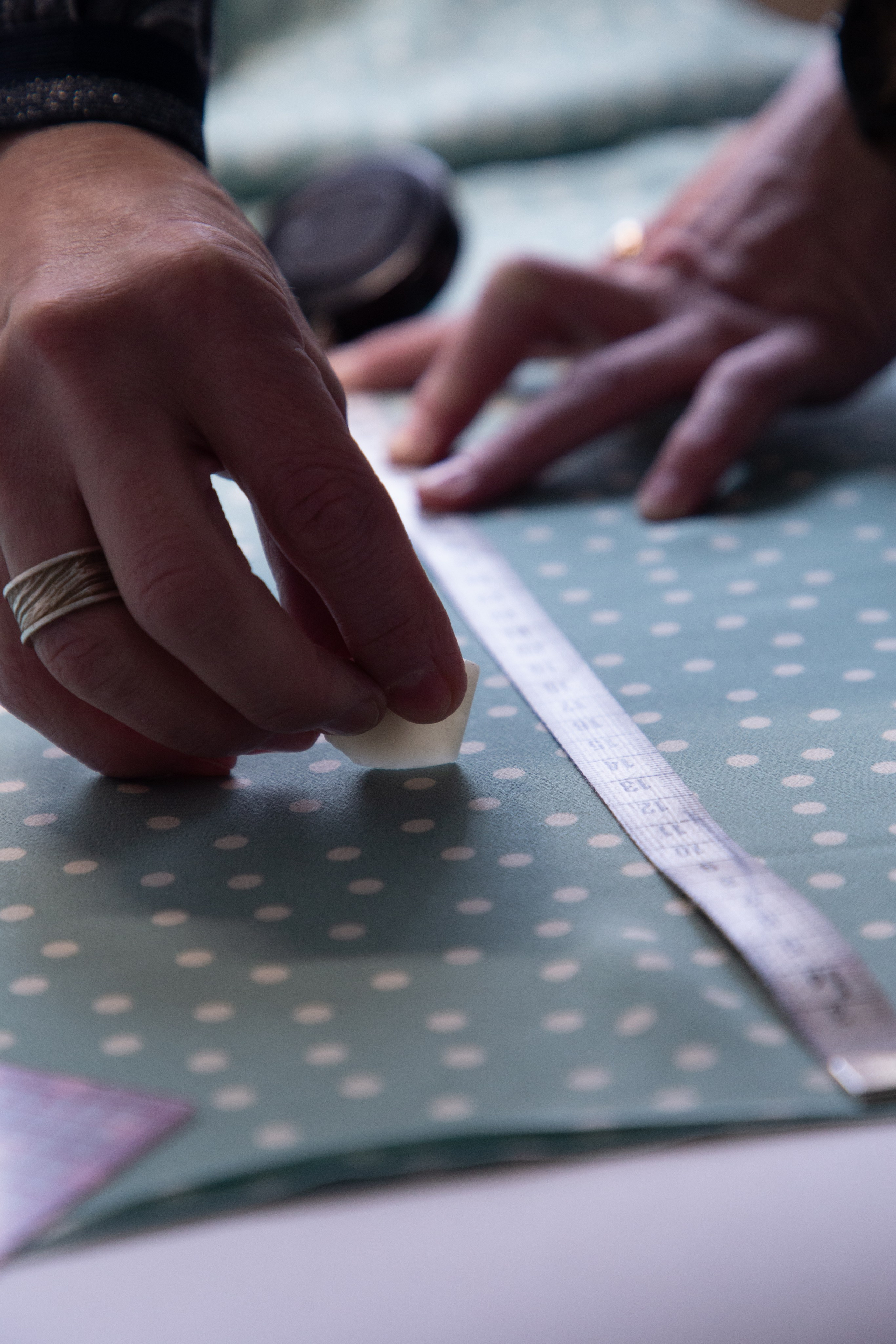 Предметная съемка с Олесей, швейный рабочий процесс. Ирина Чернова — портретный фотограф и маркетолог из Владивостока