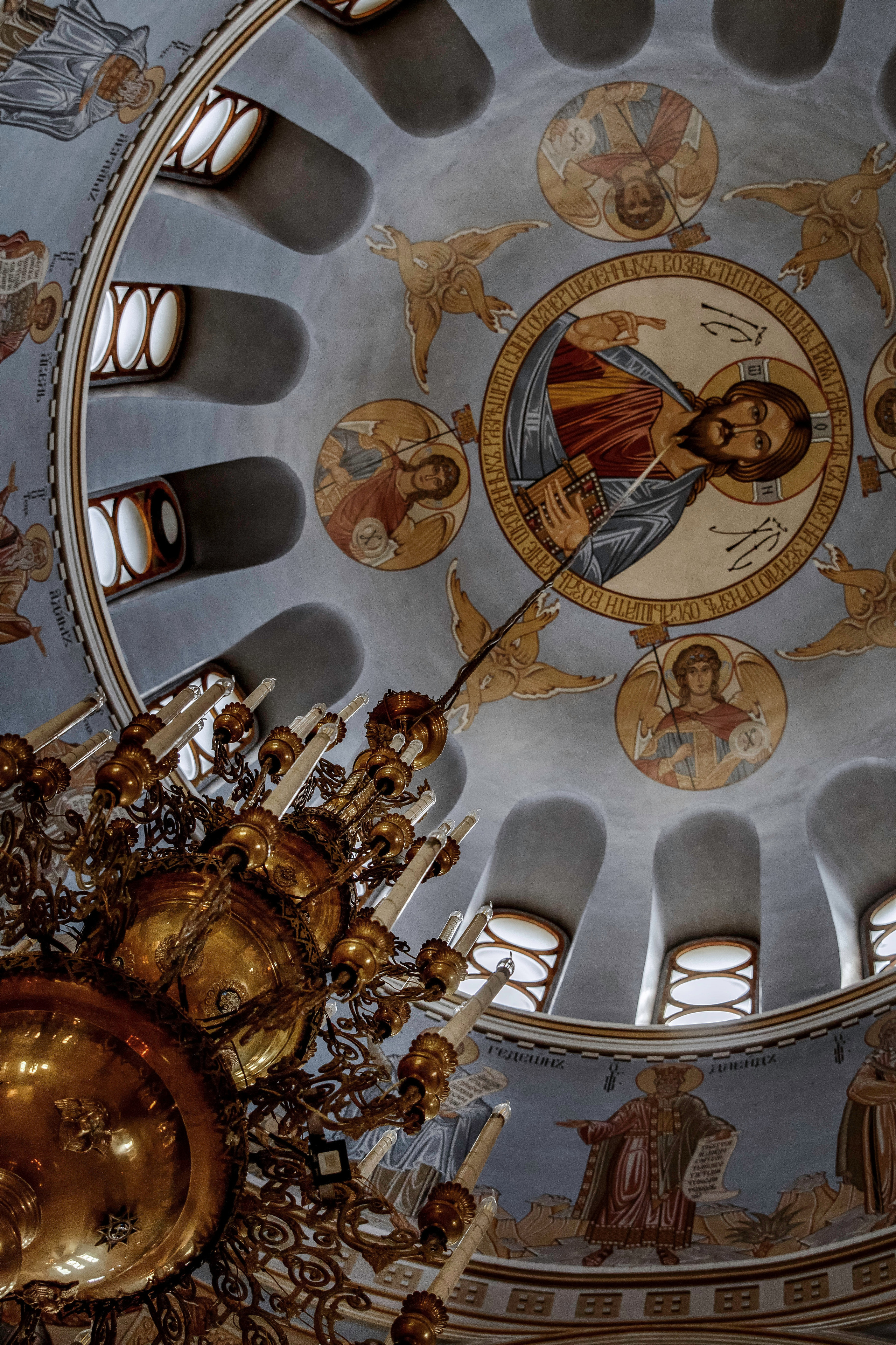 Роспись потолка храма.