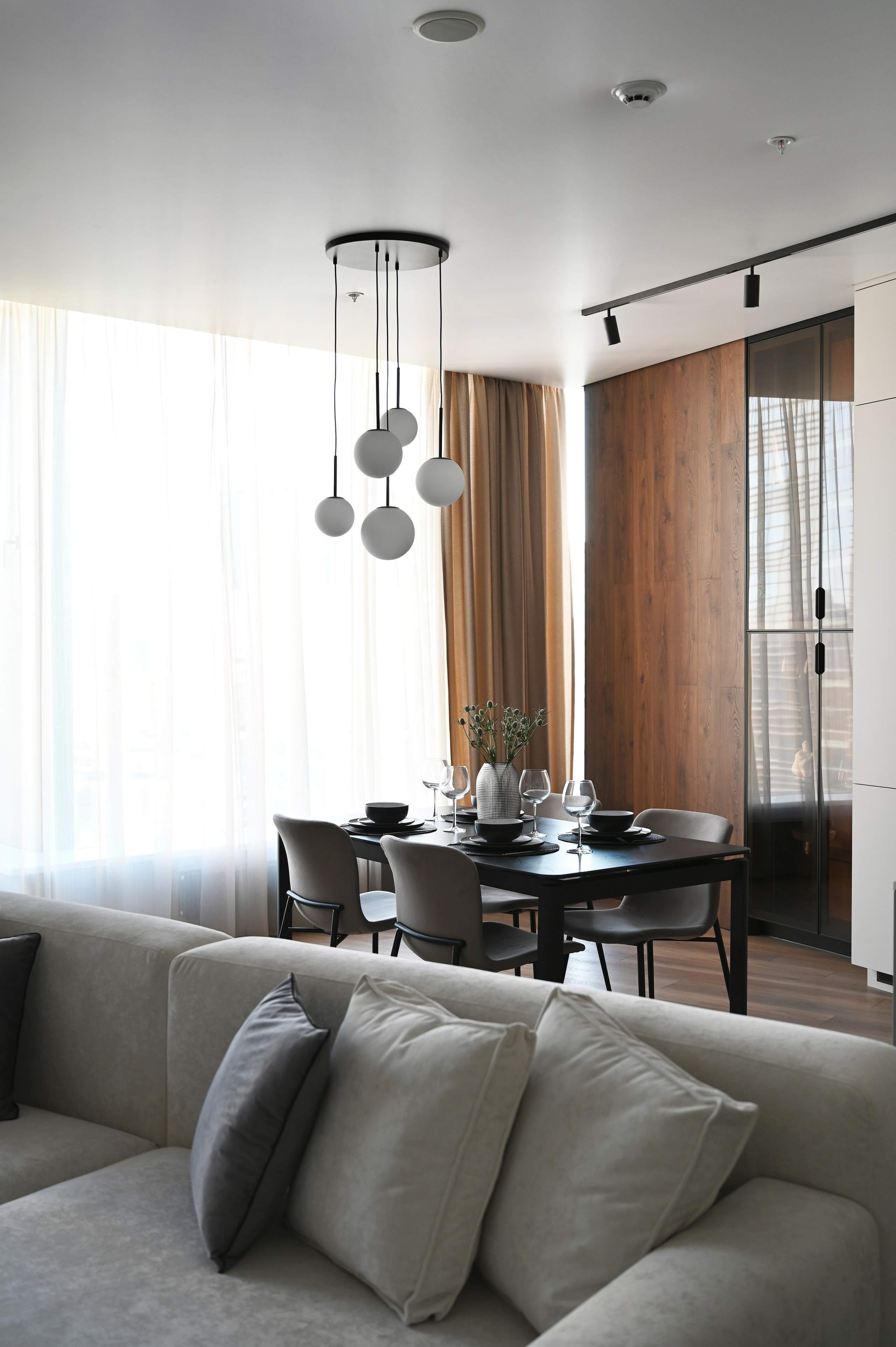 Башня Исеть дизайнер Вероника Миллер. Мебель на заказ