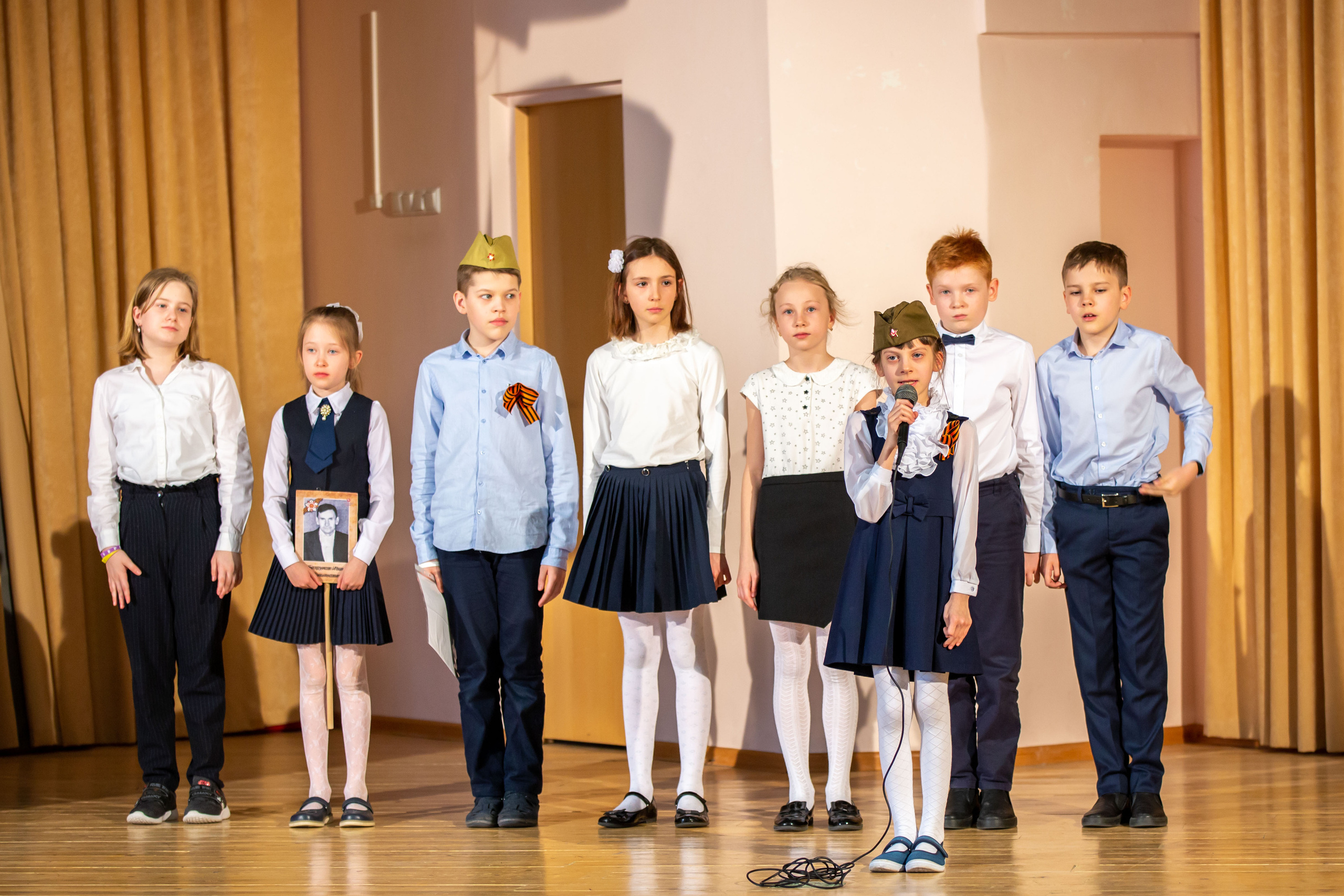 Праздник в школе. Школьный и детсадовский фотограф Москва. Детский фотограф