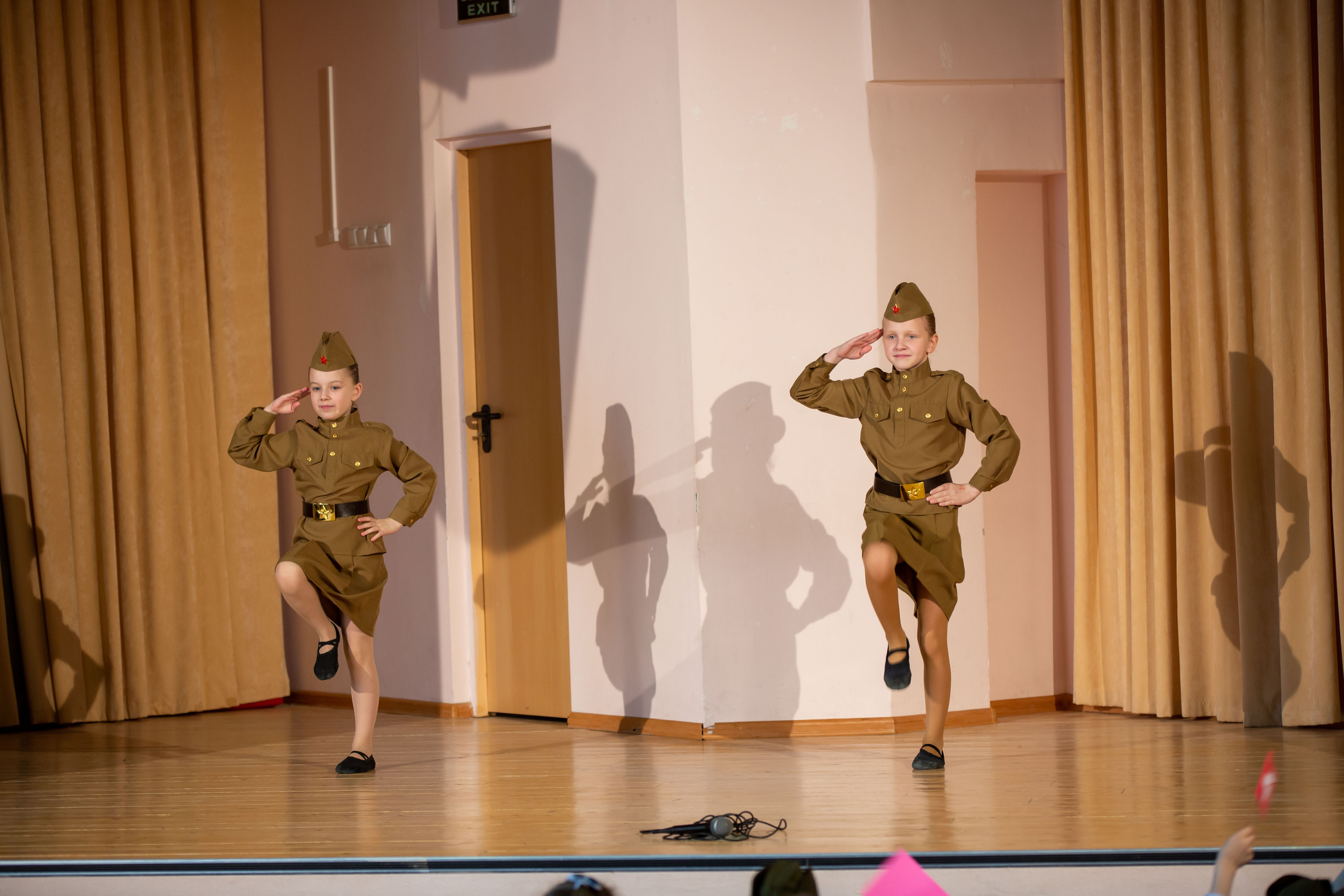 Праздник в школе. Школьный и детсадовский фотограф Москва. Детский фотограф