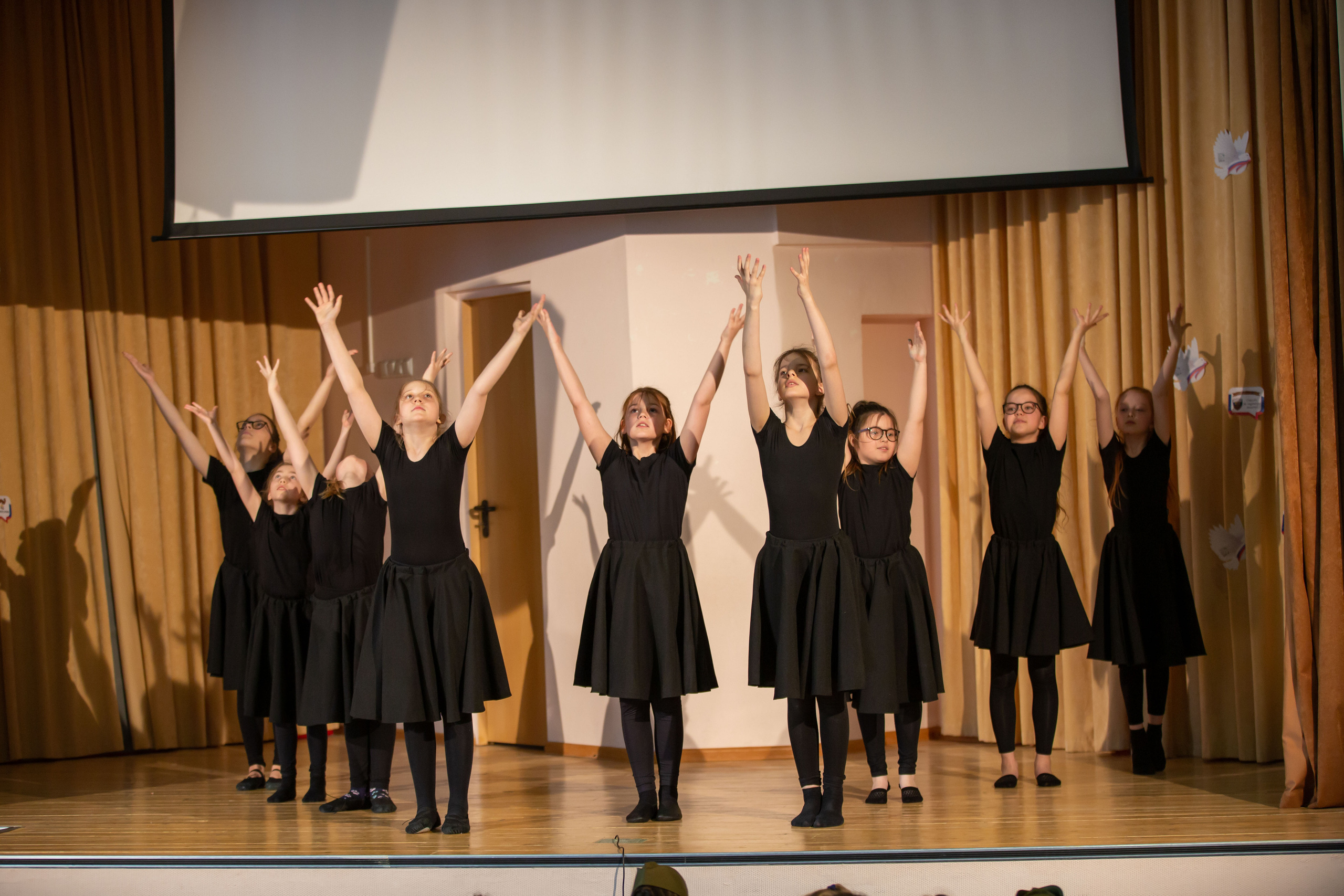 Праздник в школе. Школьный и детсадовский фотограф Москва. Детский фотограф