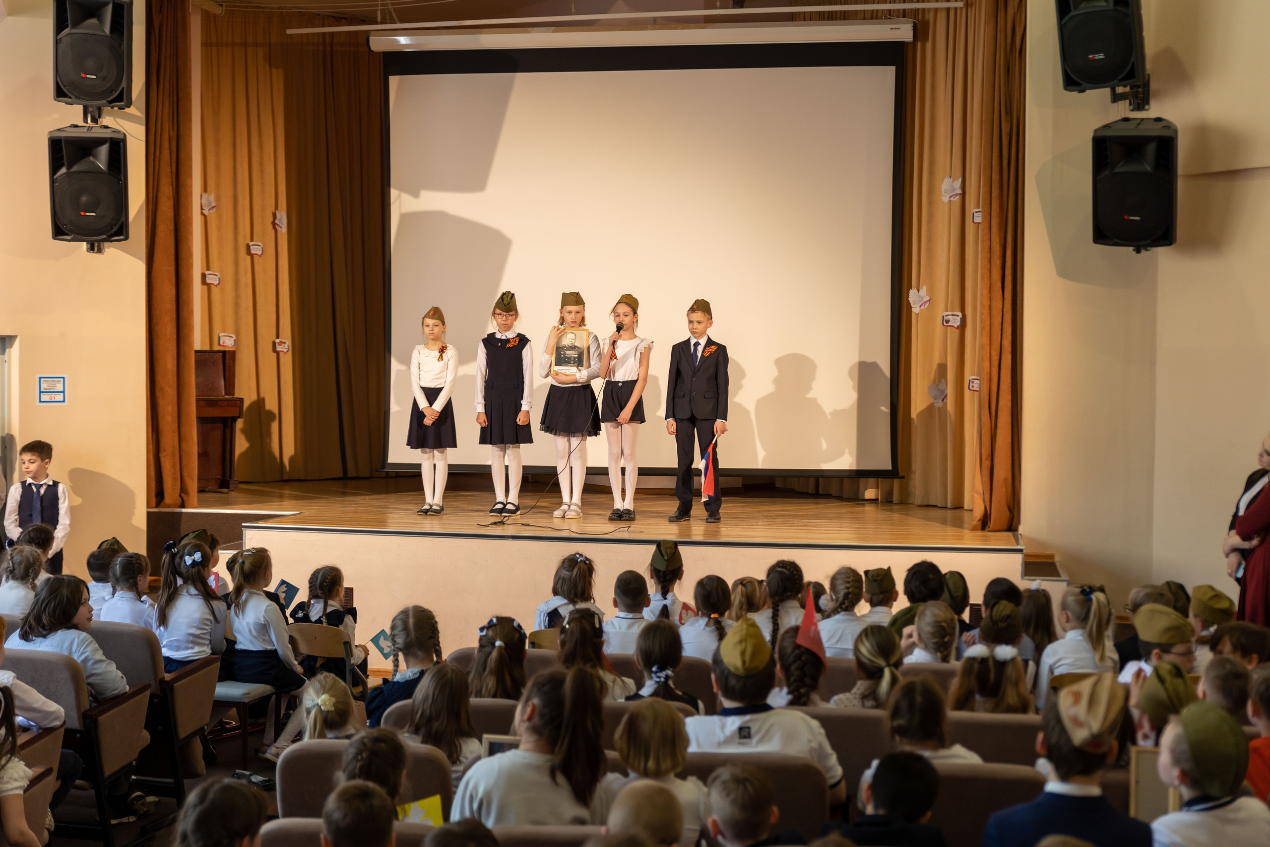 Праздник в школе. Школьный и детсадовский фотограф Москва. Детский фотограф
