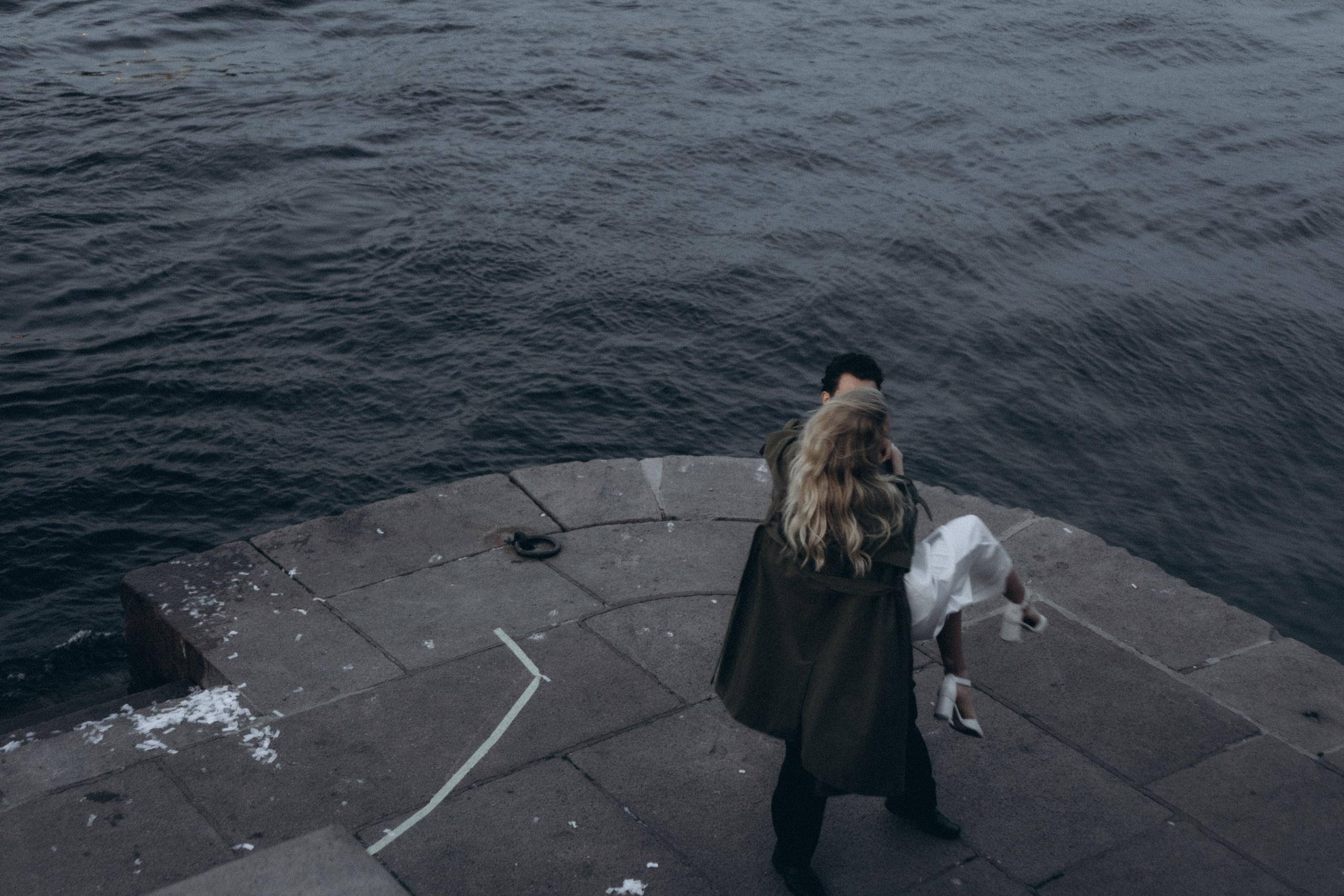 СВАДЕБНАЯ СЬЕМКА ПАРЫ НА РАССВЕТЕ В БЕЛЫЕ НОЧИ И ПРОГУЛКА С РАЗВОДНЫМИ МОСТАМИ И ПИКНИК ВОЗЛЕ ИСАКИЕВСКОГО СОБОРА. Профессиональный фотограф, Санкт-Петербург — Виктория Богомолова