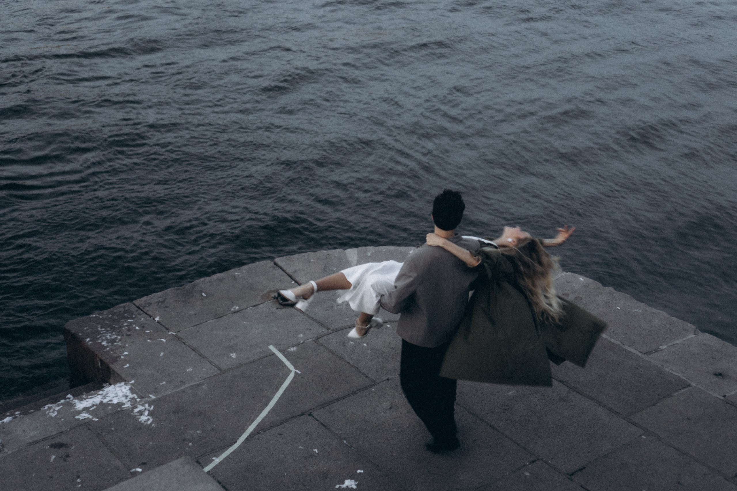 СВАДЕБНАЯ СЬЕМКА ПАРЫ НА РАССВЕТЕ В БЕЛЫЕ НОЧИ И ПРОГУЛКА С РАЗВОДНЫМИ МОСТАМИ И ПИКНИК ВОЗЛЕ ИСАКИЕВСКОГО СОБОРА. Профессиональный фотограф, Санкт-Петербург — Виктория Богомолова