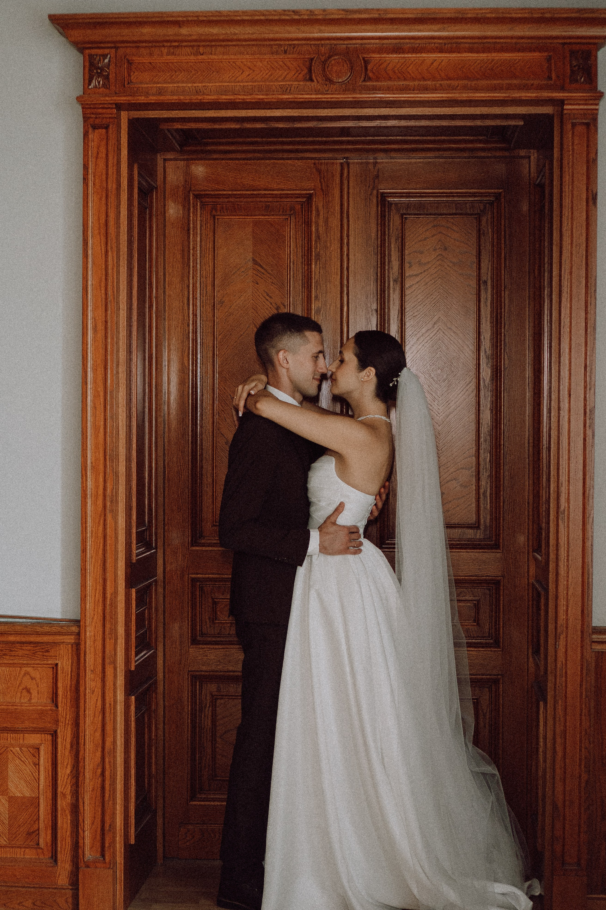 СВАДЕБНАЯ ПРОГУЛКА В САНТК-ПЕТЕРБУРГЕ (ИСАКИЕВСКИЙ СОБОР, ЗИМНЯЯ КАНАВКА, ЭРМИТАЖ И БОЛЬШАЯ МОРСКАЯ УЛИЦА). Профессиональный фотограф, Санкт-Петербург — Виктория Богомолова