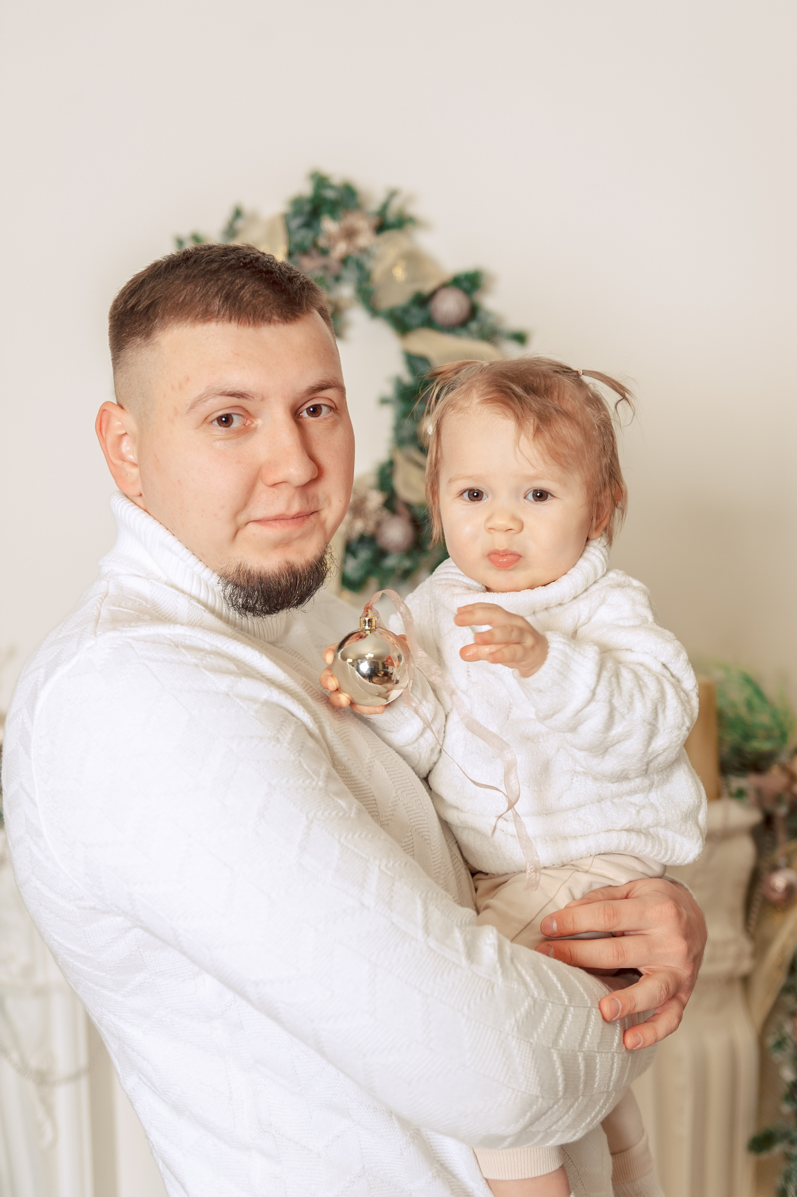 Евгений Виктория и Ева (Небольшая новогодняя фотосессия)