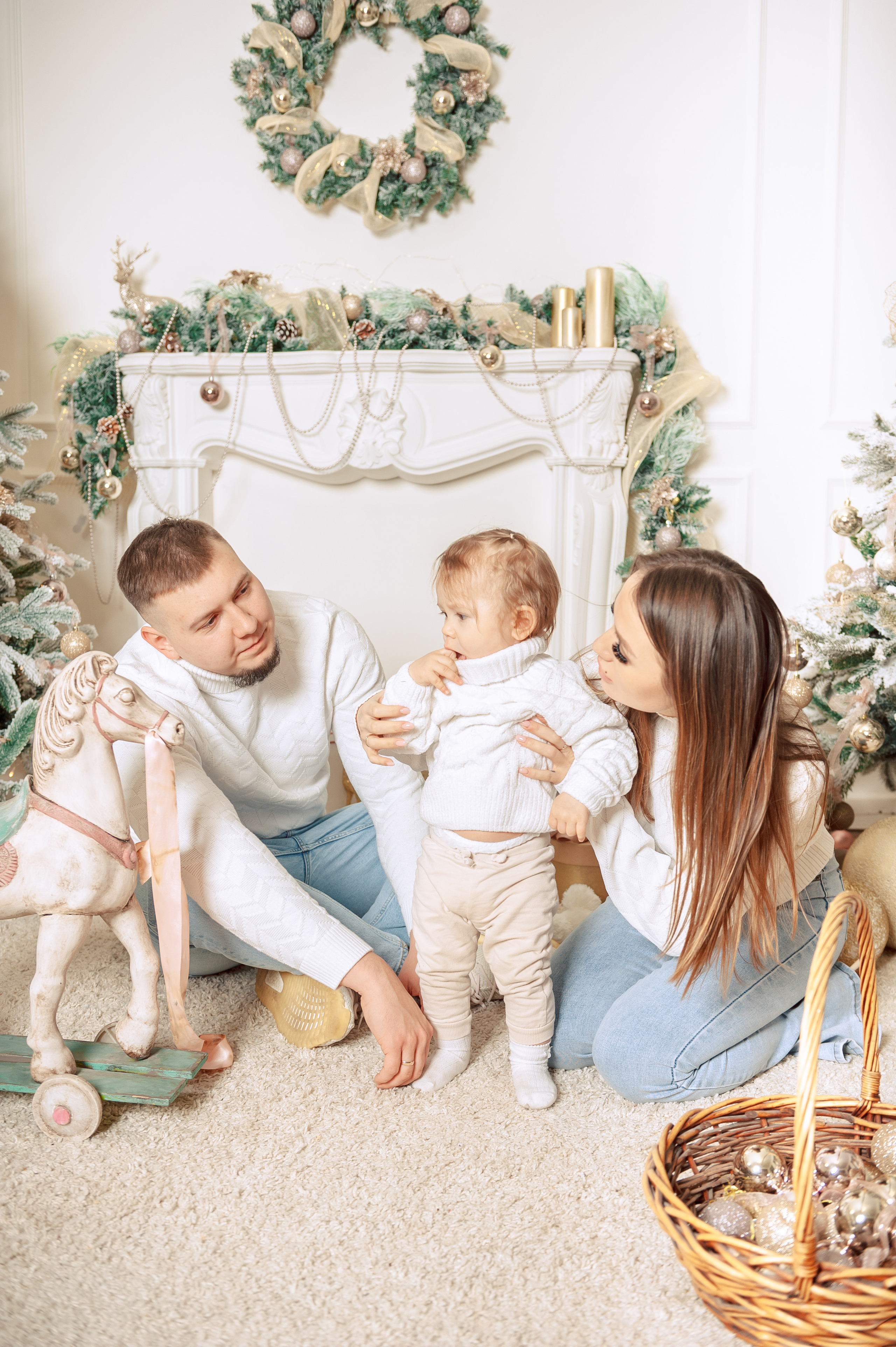 Евгений Виктория и Ева (Небольшая новогодняя фотосессия)