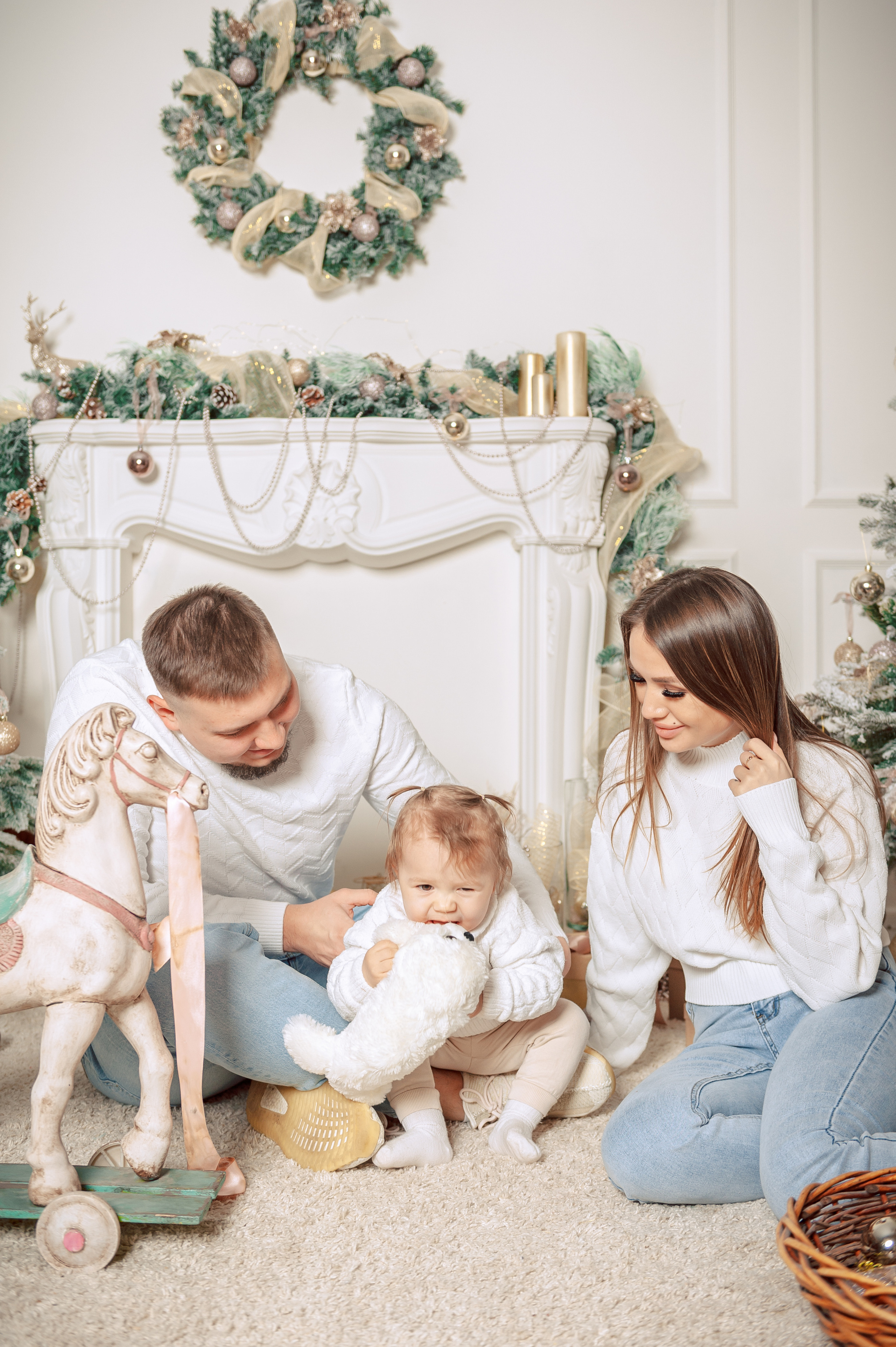 Евгений Виктория и Ева (Небольшая новогодняя фотосессия)