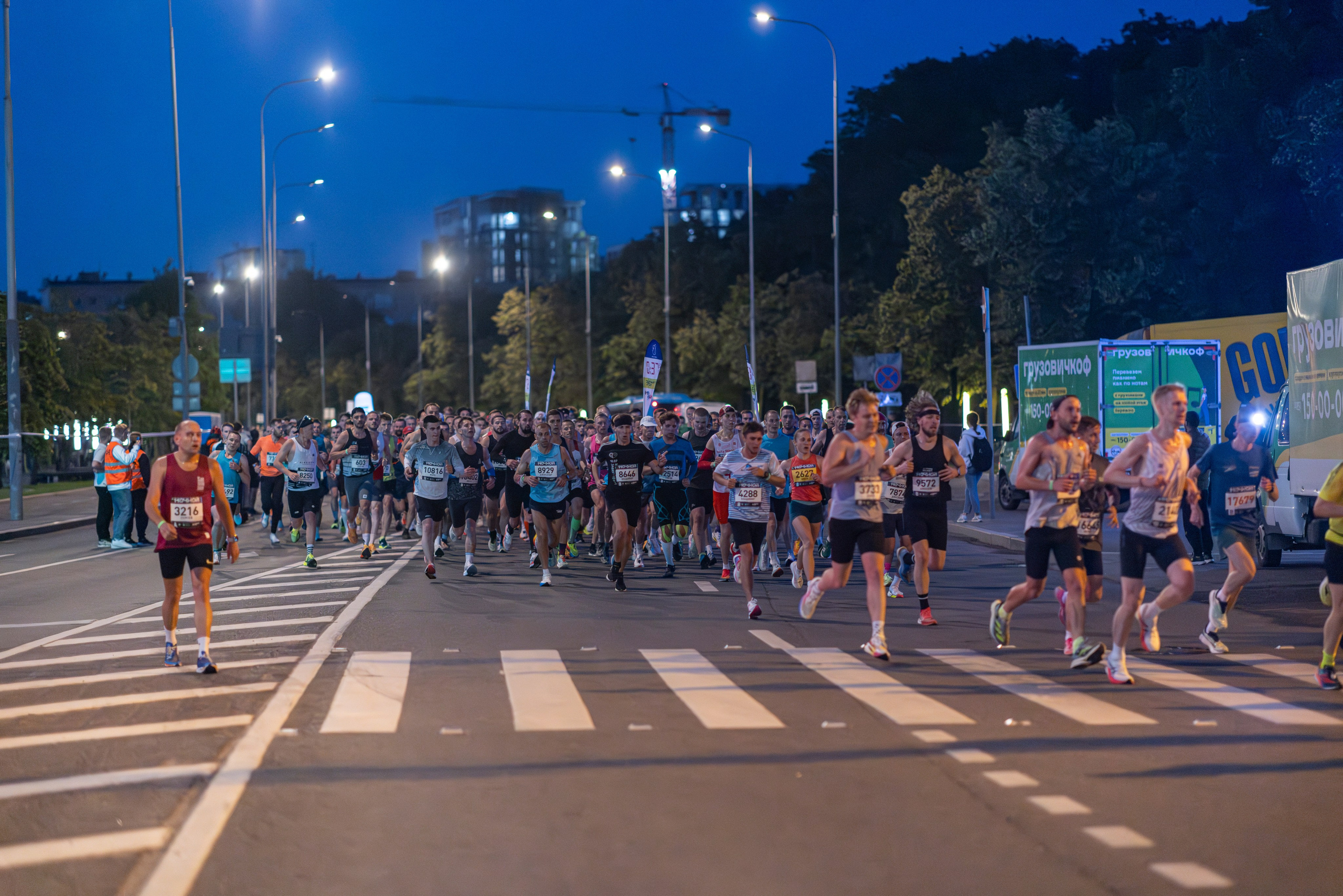Ночной забег 2025. Фотограф Сергей Ловкий