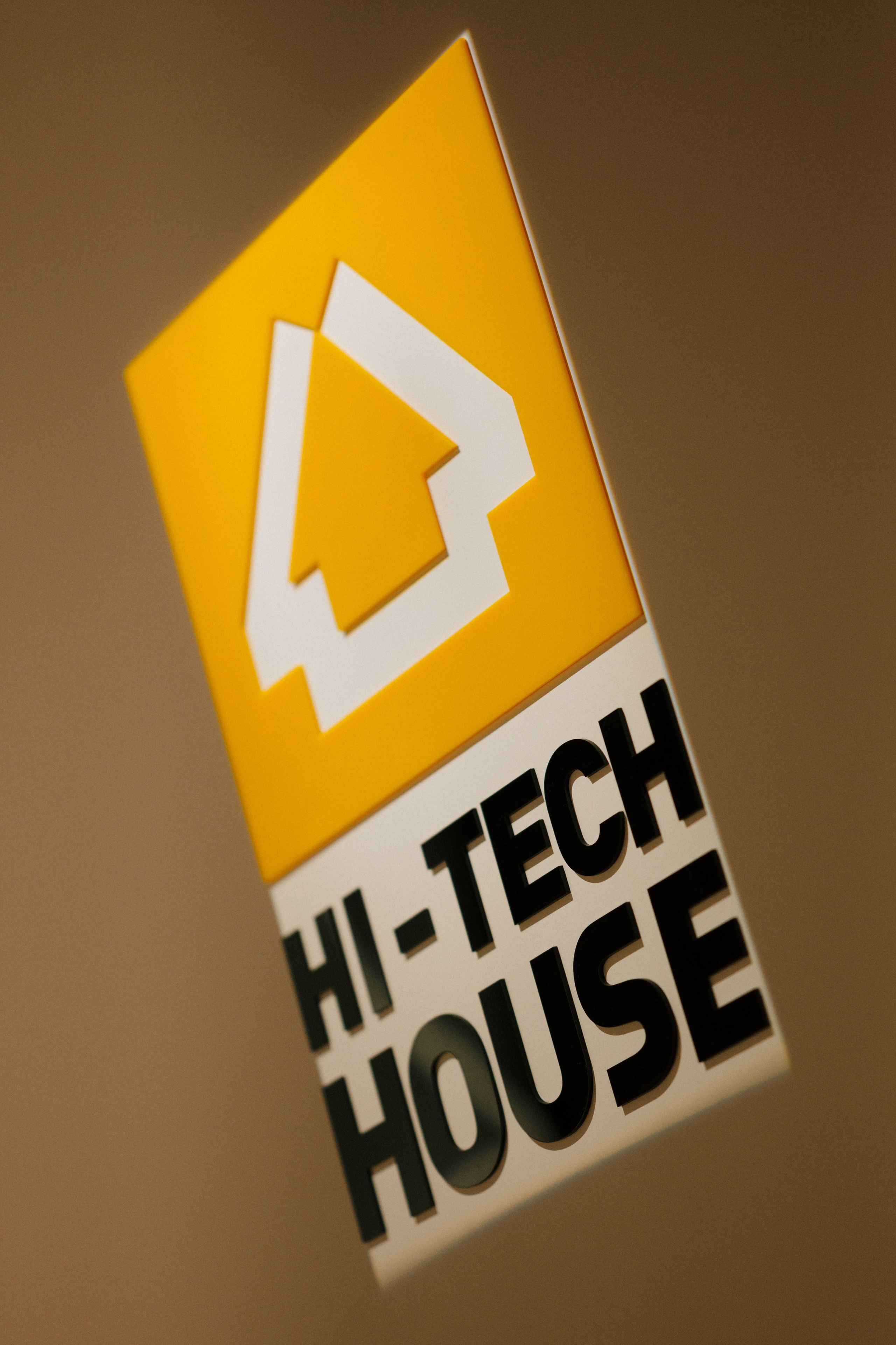 HI-TECH HOUSE. Свадебный и семейный фотограф Никита Корохов