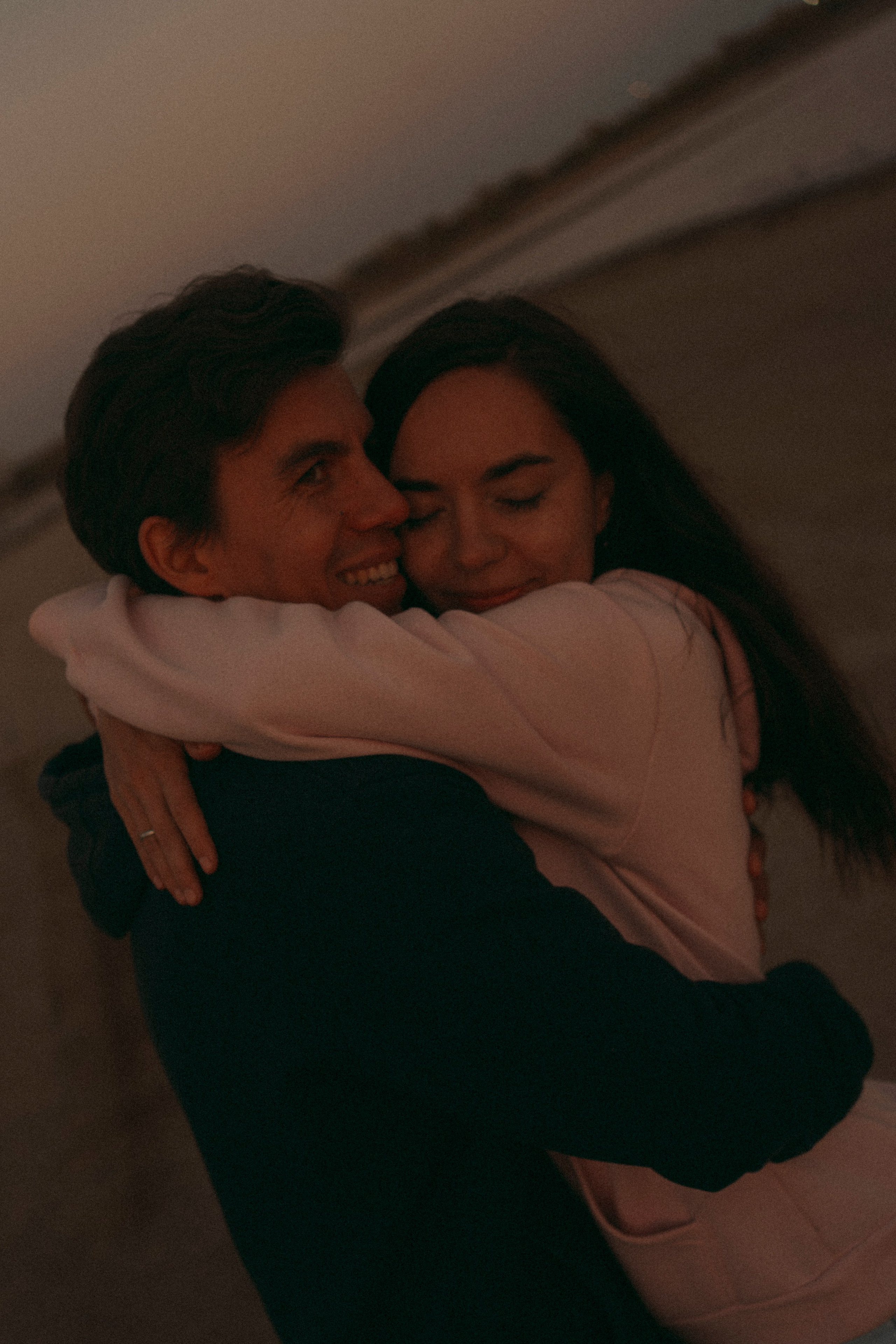 Love Story в свадебных нарядах на берегу реки. Портретный фотограф в Казани, Красной Поляне и Сочи Анна Кузнецова