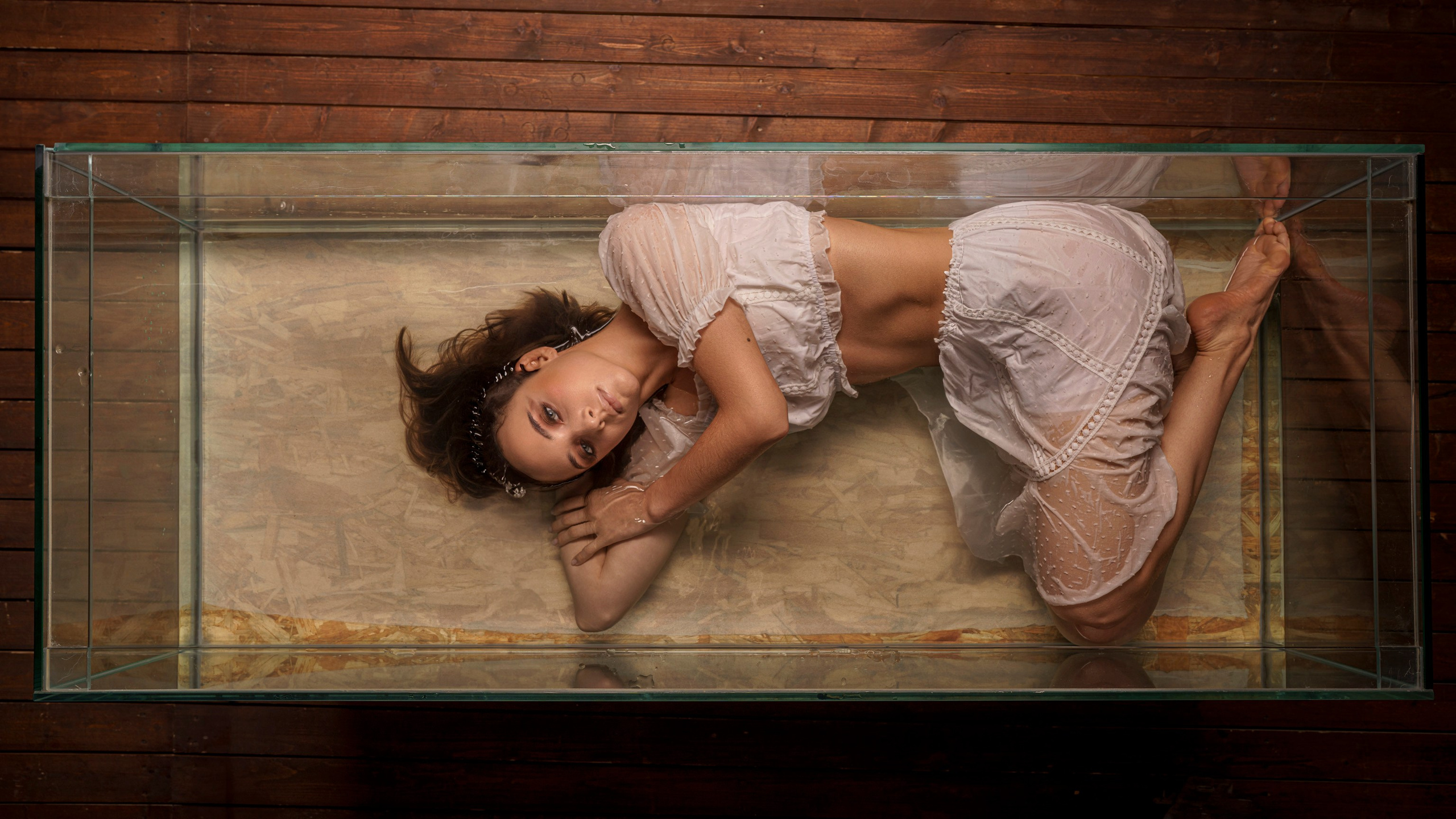 Юля в аквариуме. Фотограф Сергей Танков