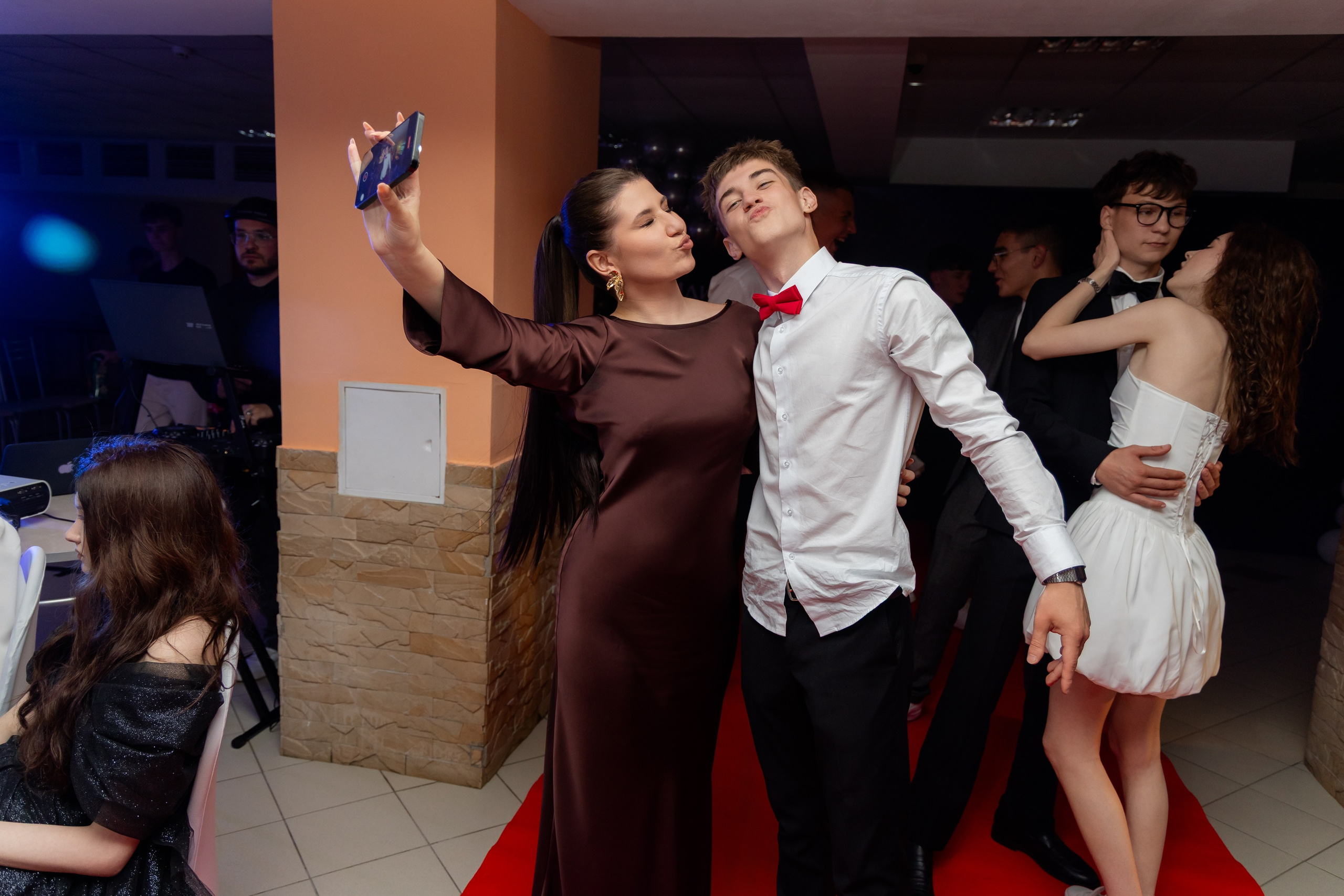 Школьный выпускной 2025 год в Минске, Беларуси. Свадебный фотограф в Минске/Беларуси Сергей Спиридонов