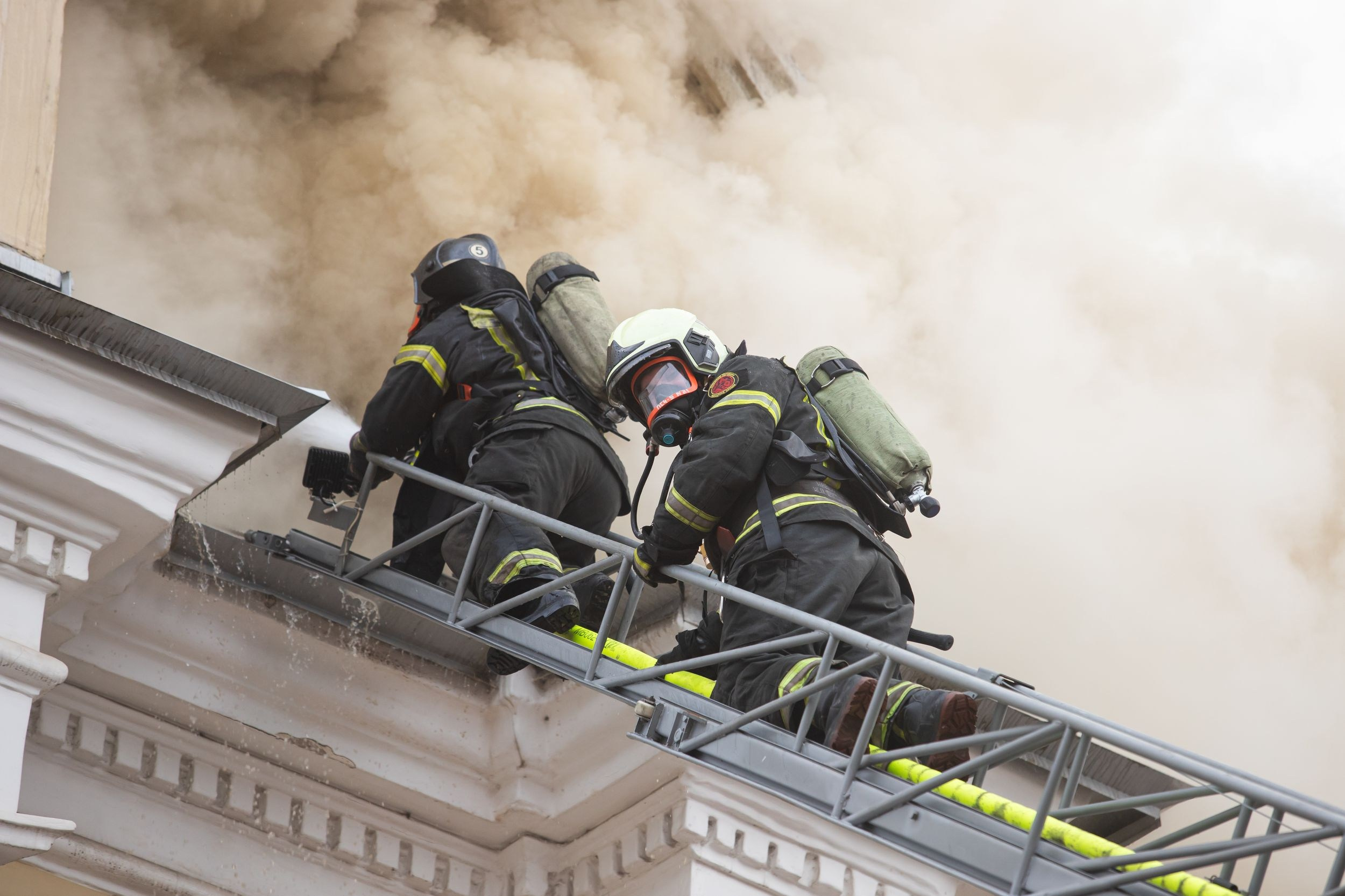 Пожар на ул. Советская 15 (13 января 2025). Репортажный фотограф Алексей Пирязев