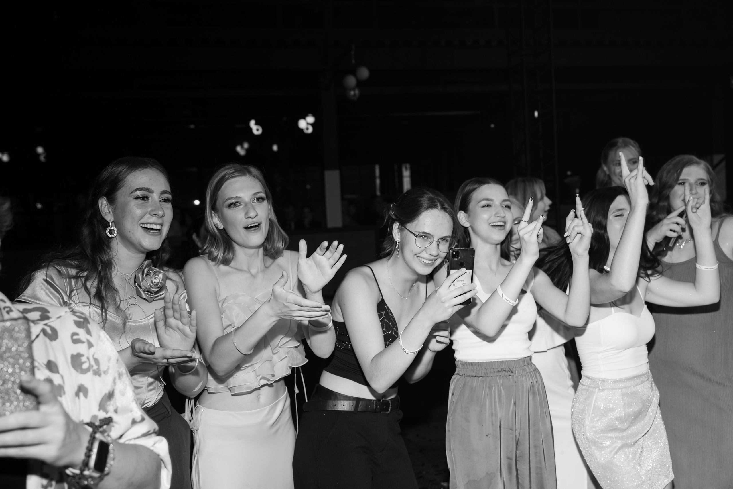 Выпускной Гимназия 7. Свадебный и репортажный фотограф Элина Козырьянова