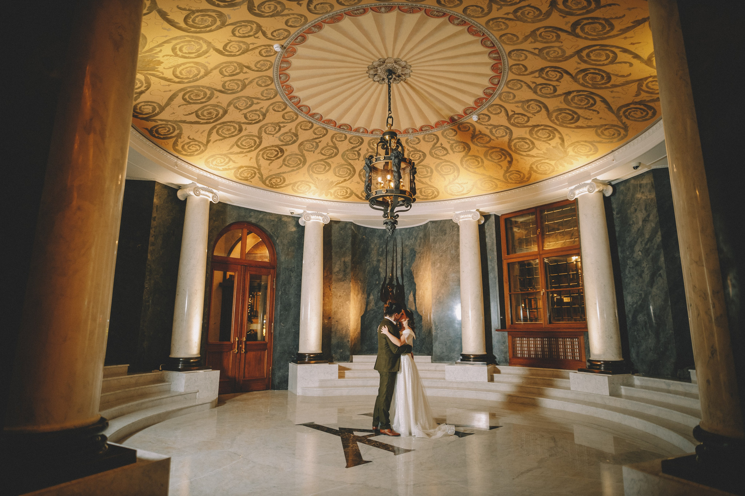 Свадебная фотосессия в отеле.